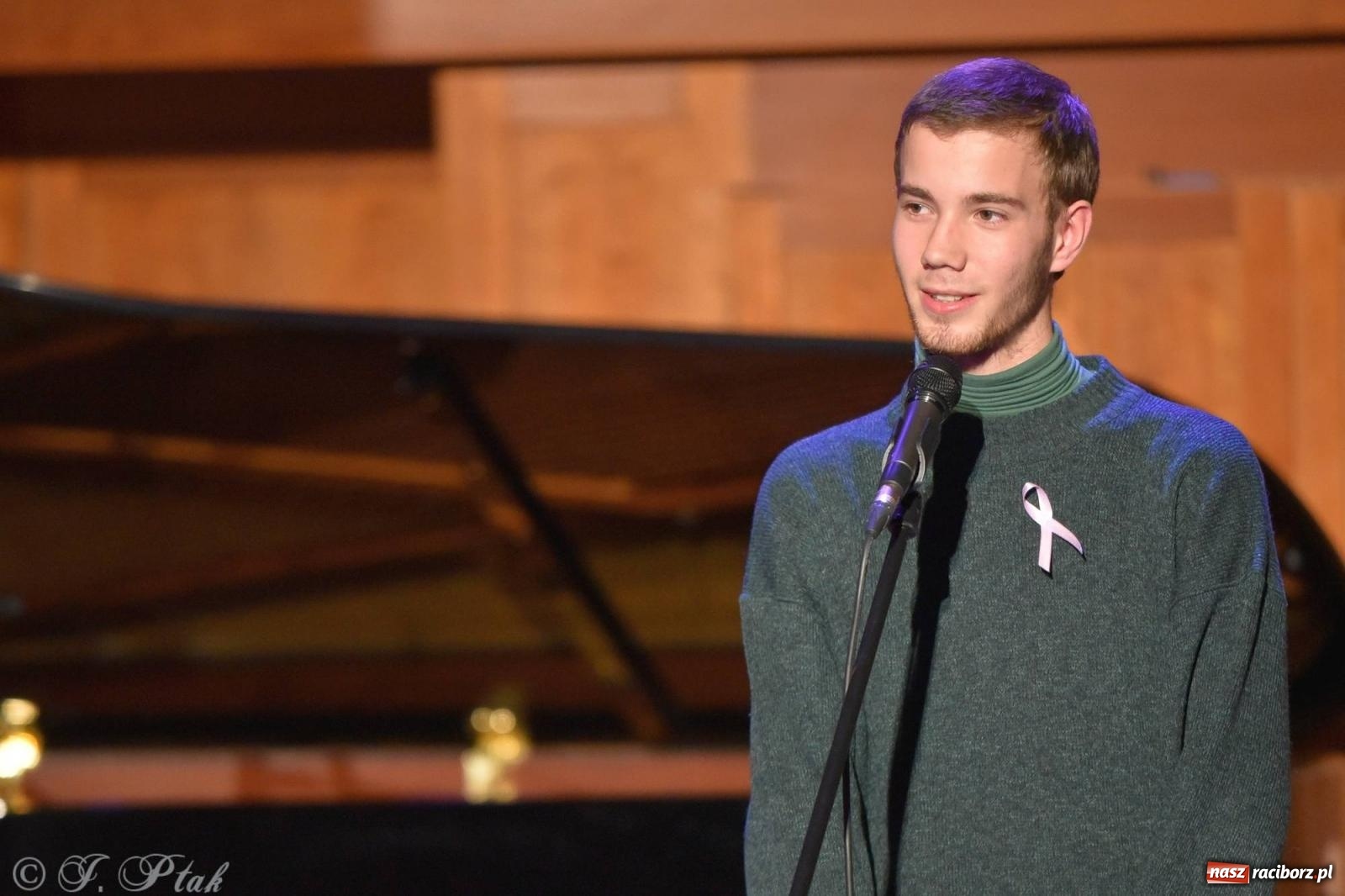 Zdjęcie w galerii na portalu naszraciborz.pl: Otwarte serca uczniów Mickiewicza. Koncert dla Nicole na bis [FOTO i WIDEO] wiadomości z regionu