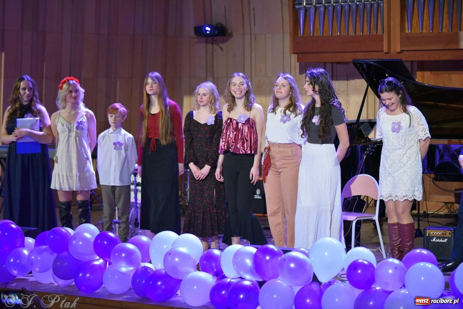 Zdjęcie w galerii na portalu naszraciborz.pl: Otwarte serca uczniów Mickiewicza. Koncert dla Nicole na bis [FOTO i WIDEO] wiadomości z regionu