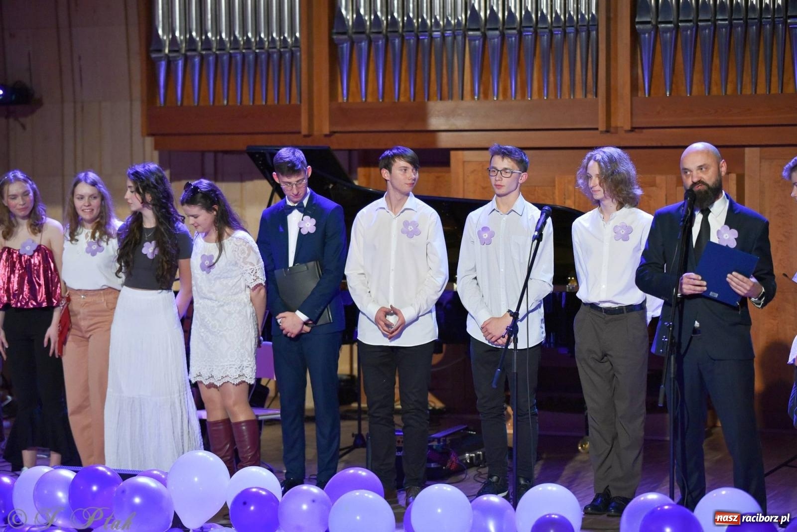 Zdjęcie w galerii na portalu naszraciborz.pl: Otwarte serca uczniów Mickiewicza. Koncert dla Nicole na bis [FOTO i WIDEO] wiadomości z regionu