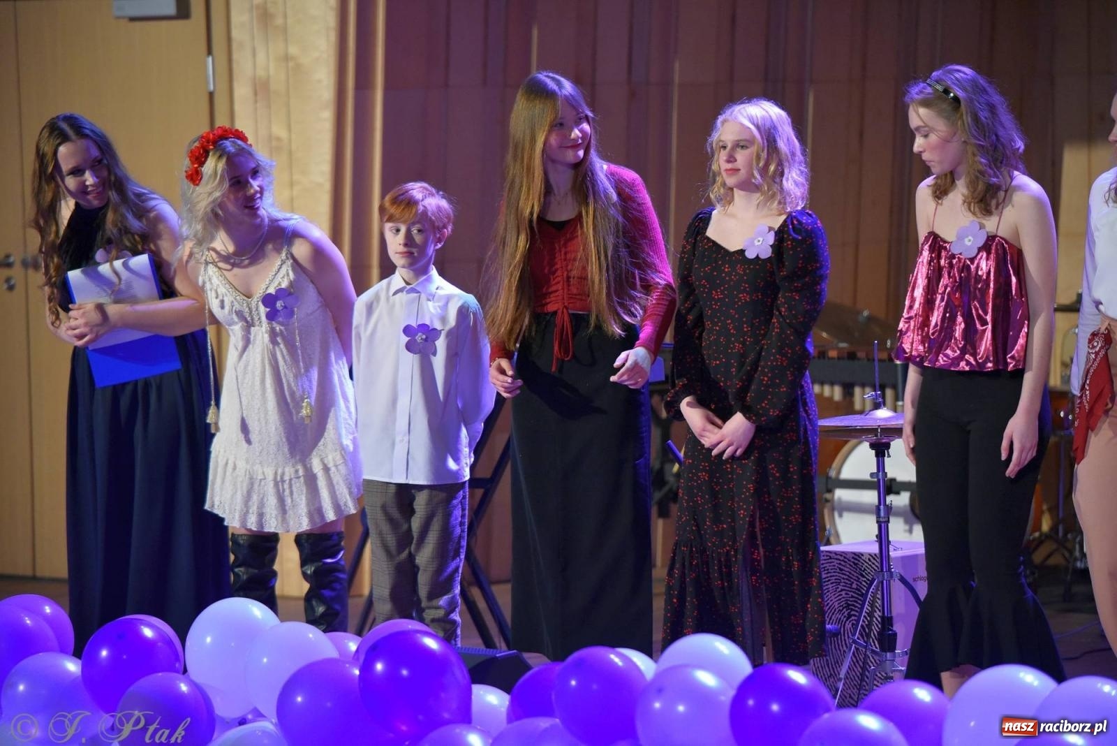 Zdjęcie w galerii na portalu naszraciborz.pl: Otwarte serca uczniów Mickiewicza. Koncert dla Nicole na bis [FOTO i WIDEO] wiadomości z regionu