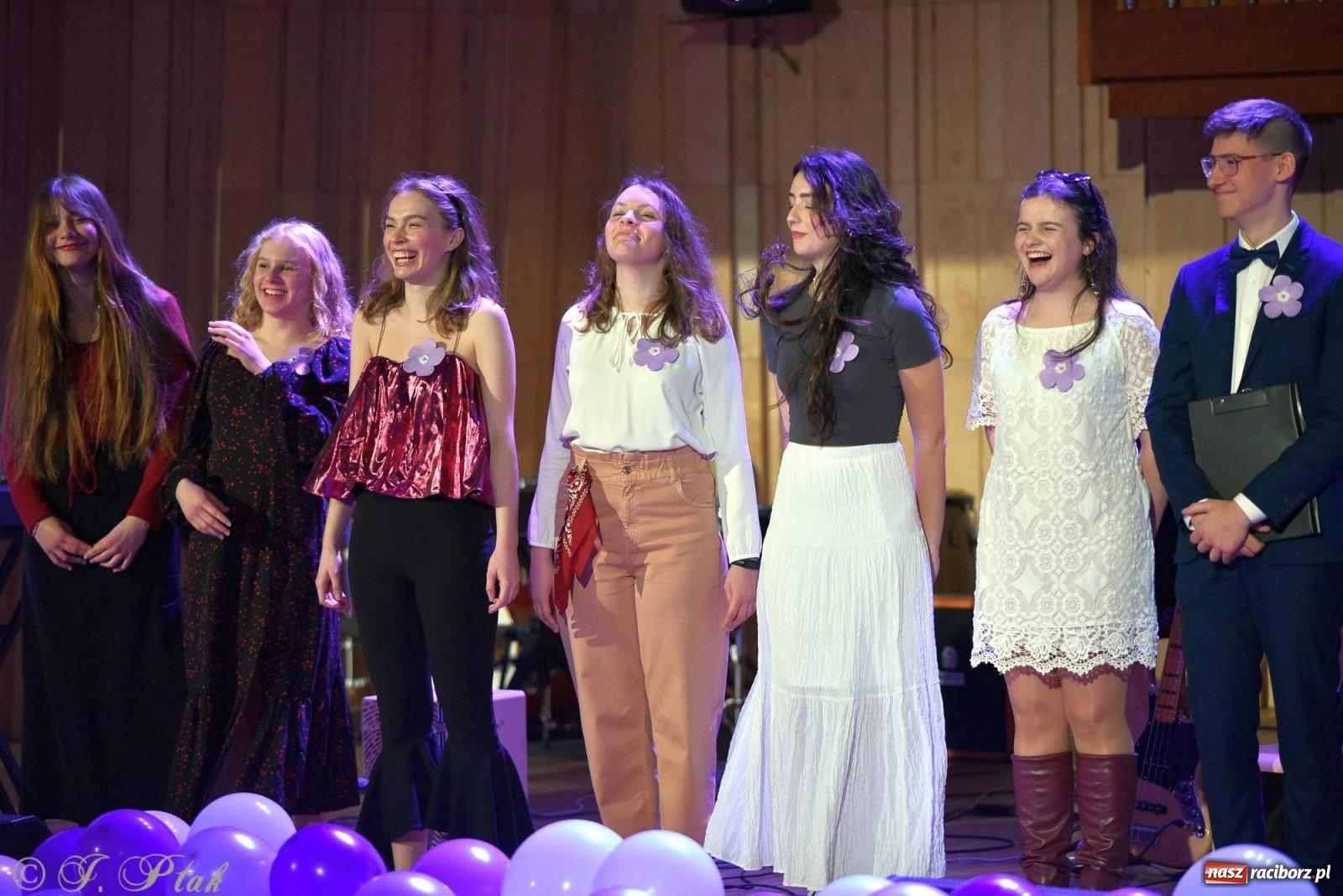 Zdjęcie w galerii na portalu naszraciborz.pl: Otwarte serca uczniów Mickiewicza. Koncert dla Nicole na bis [FOTO i WIDEO] wiadomości z regionu