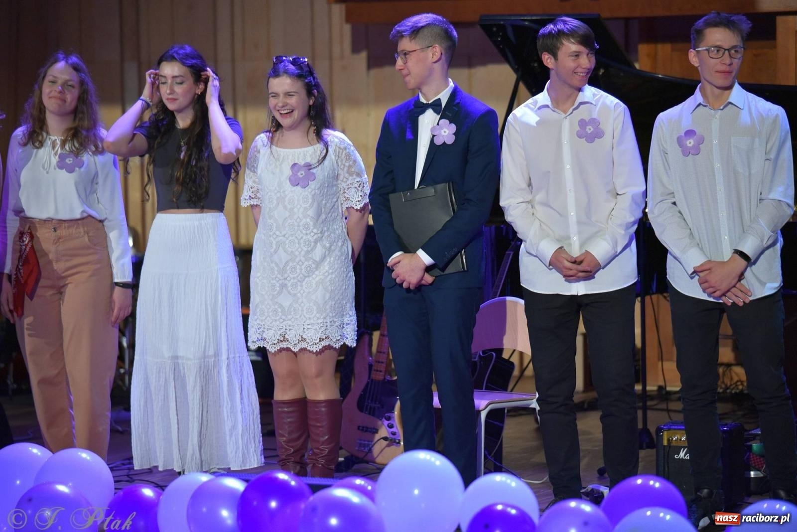 Zdjęcie w galerii na portalu naszraciborz.pl: Otwarte serca uczniów Mickiewicza. Koncert dla Nicole na bis [FOTO i WIDEO] wiadomości z regionu