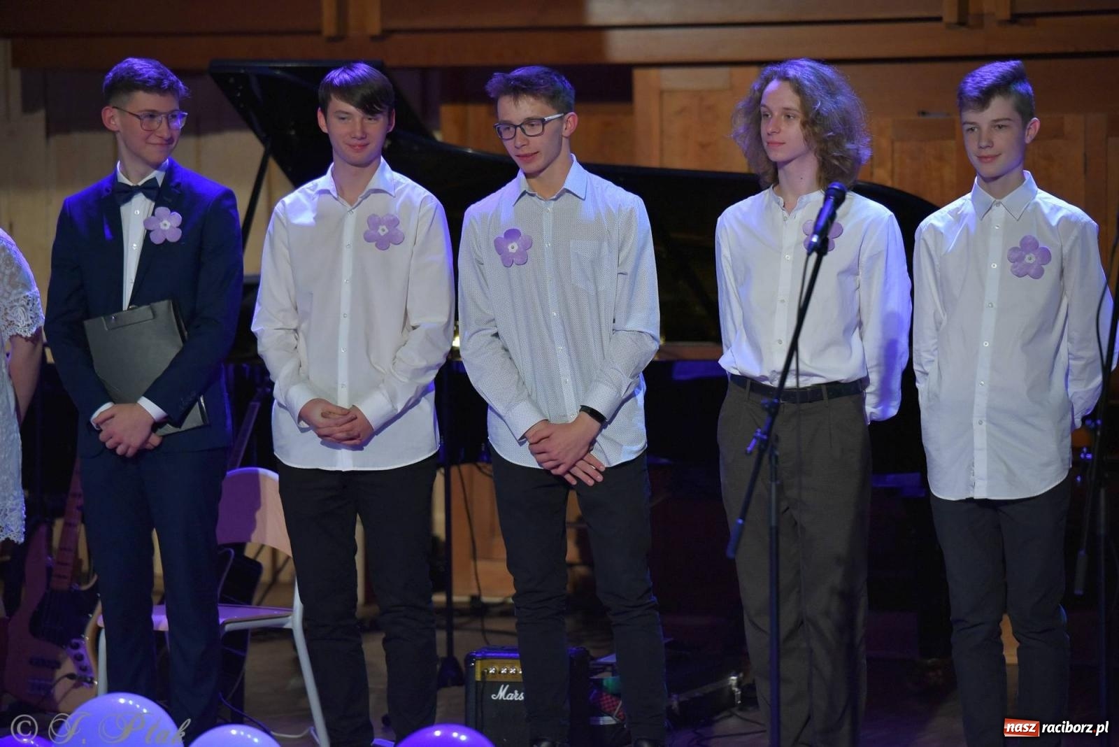 Zdjęcie w galerii na portalu naszraciborz.pl: Otwarte serca uczniów Mickiewicza. Koncert dla Nicole na bis [FOTO i WIDEO] wiadomości z regionu