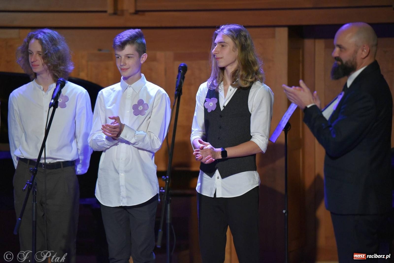 Zdjęcie w galerii na portalu naszraciborz.pl: Otwarte serca uczniów Mickiewicza. Koncert dla Nicole na bis [FOTO i WIDEO] wiadomości z regionu