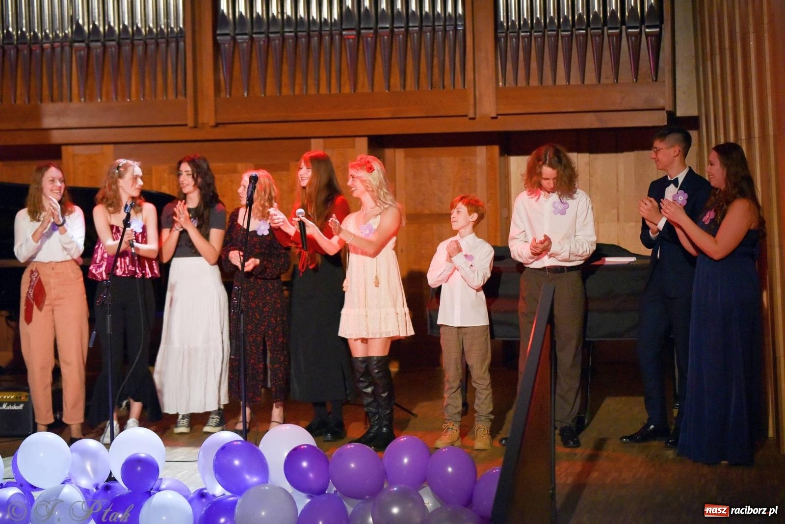 Zdjęcie w galerii na portalu naszraciborz.pl: Otwarte serca uczniów Mickiewicza. Koncert dla Nicole na bis [FOTO i WIDEO] wiadomości z regionu