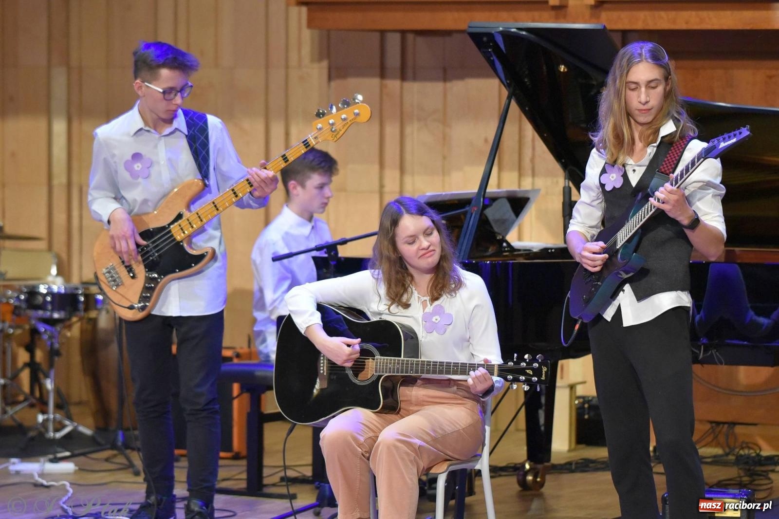 Zdjęcie w galerii na portalu naszraciborz.pl: Otwarte serca uczniów Mickiewicza. Koncert dla Nicole na bis [FOTO i WIDEO] wiadomości z regionu
