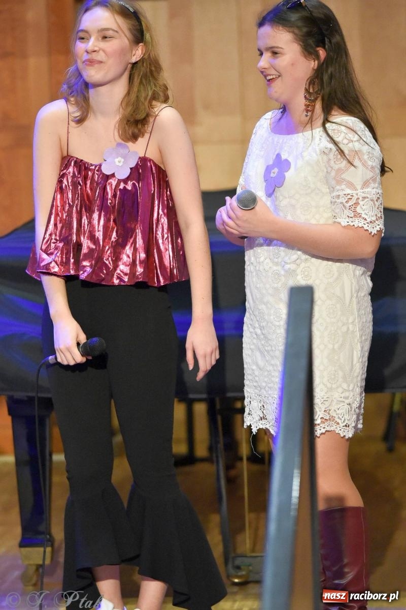 Zdjęcie w galerii na portalu naszraciborz.pl: Otwarte serca uczniów Mickiewicza. Koncert dla Nicole na bis [FOTO i WIDEO] wiadomości z regionu