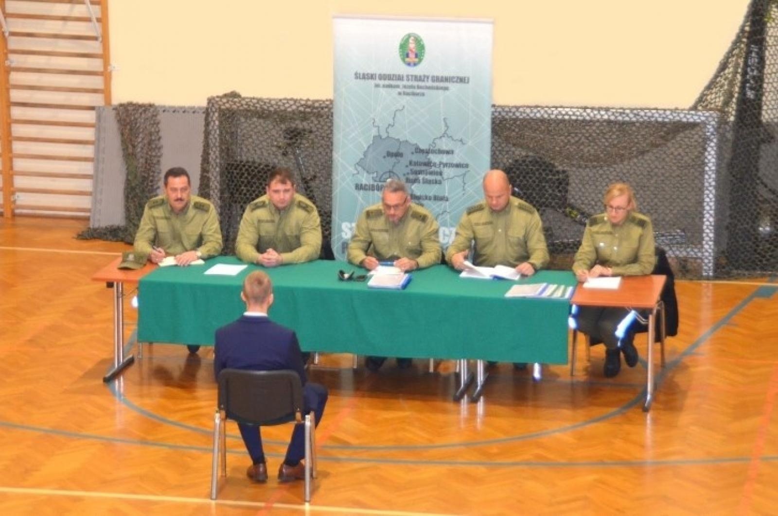 Zdjęcie w galerii na portalu naszraciborz.pl: Chętnych do służby nie brakuje. Tak Straż Graniczna sprawdza ich przydatność wiadomości z regionu