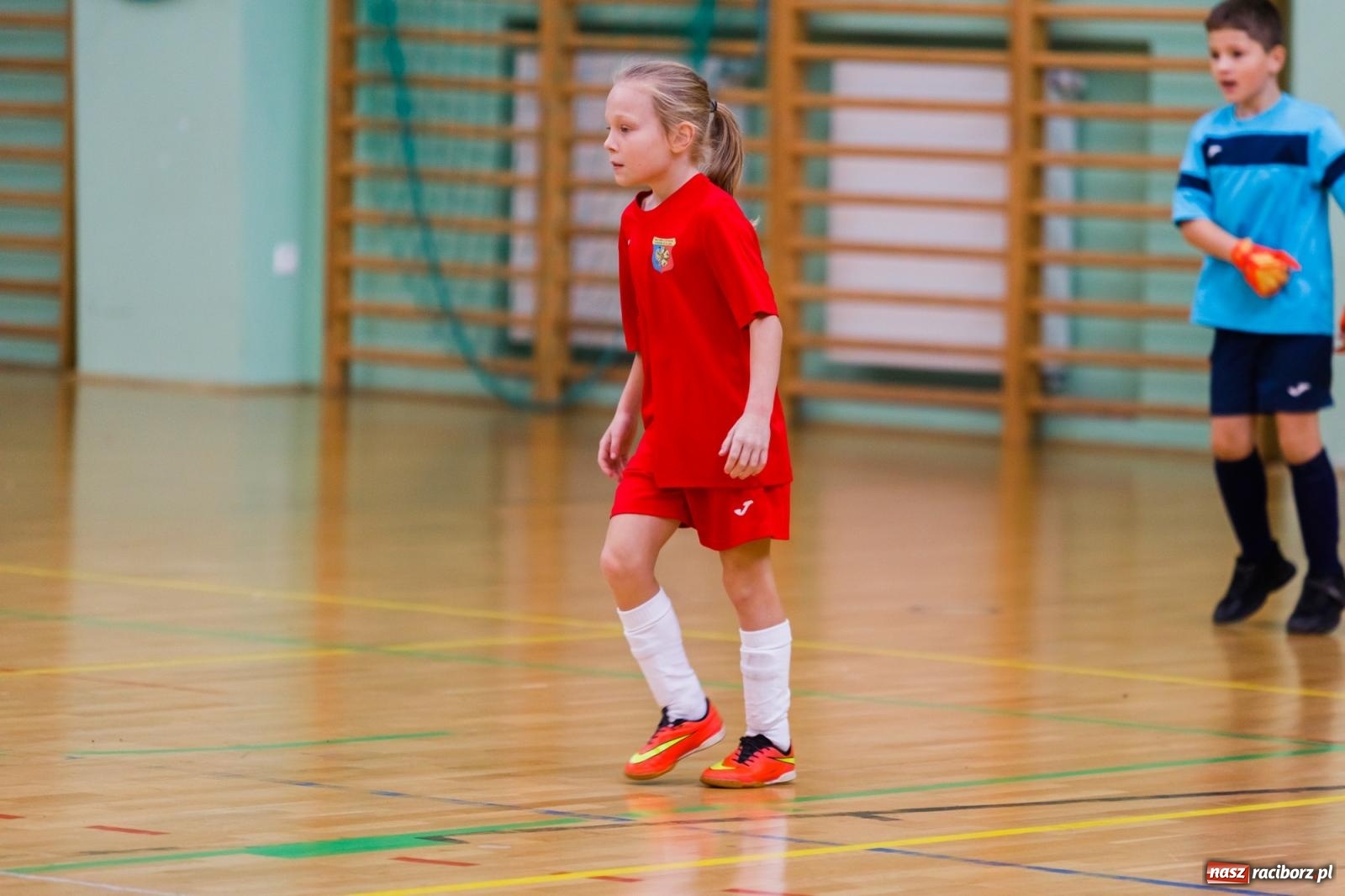Zdjęcie w galerii na portalu naszraciborz.pl: Piłkarskie zmagania w hali przy Łąkowej. Turniej rocznika 2015 [FOTO] wiadomości z regionu