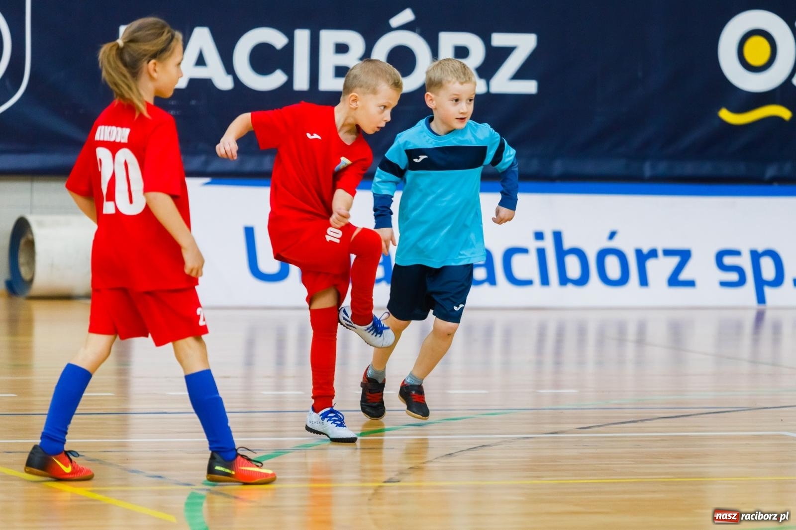 Zdjęcie w galerii na portalu naszraciborz.pl: Piłkarskie zmagania w hali przy Łąkowej. Turniej rocznika 2015 [FOTO] wiadomości z regionu