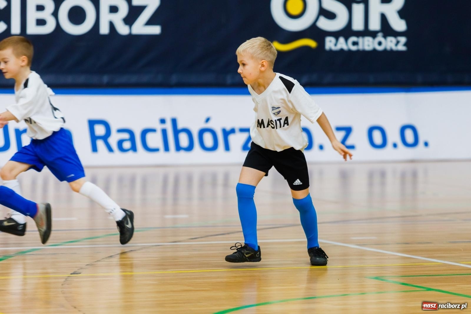 Zdjęcie w galerii na portalu naszraciborz.pl: Piłkarskie zmagania w hali przy Łąkowej. Turniej rocznika 2015 [FOTO] wiadomości z regionu