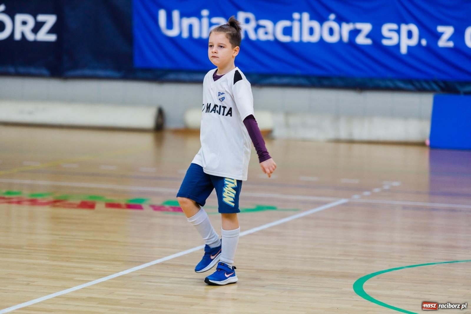 Zdjęcie w galerii na portalu naszraciborz.pl: Piłkarskie zmagania w hali przy Łąkowej. Turniej rocznika 2015 [FOTO] wiadomości z regionu