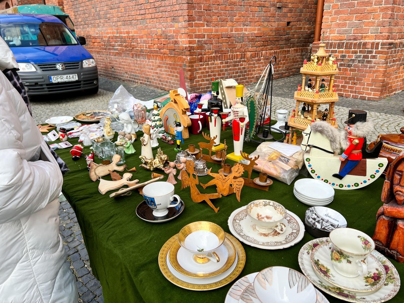 Zdjęcie w galerii na portalu naszraciborz.pl: Ciekawostki listopadowego targu staroci w Raciborzu wiadomości z regionu