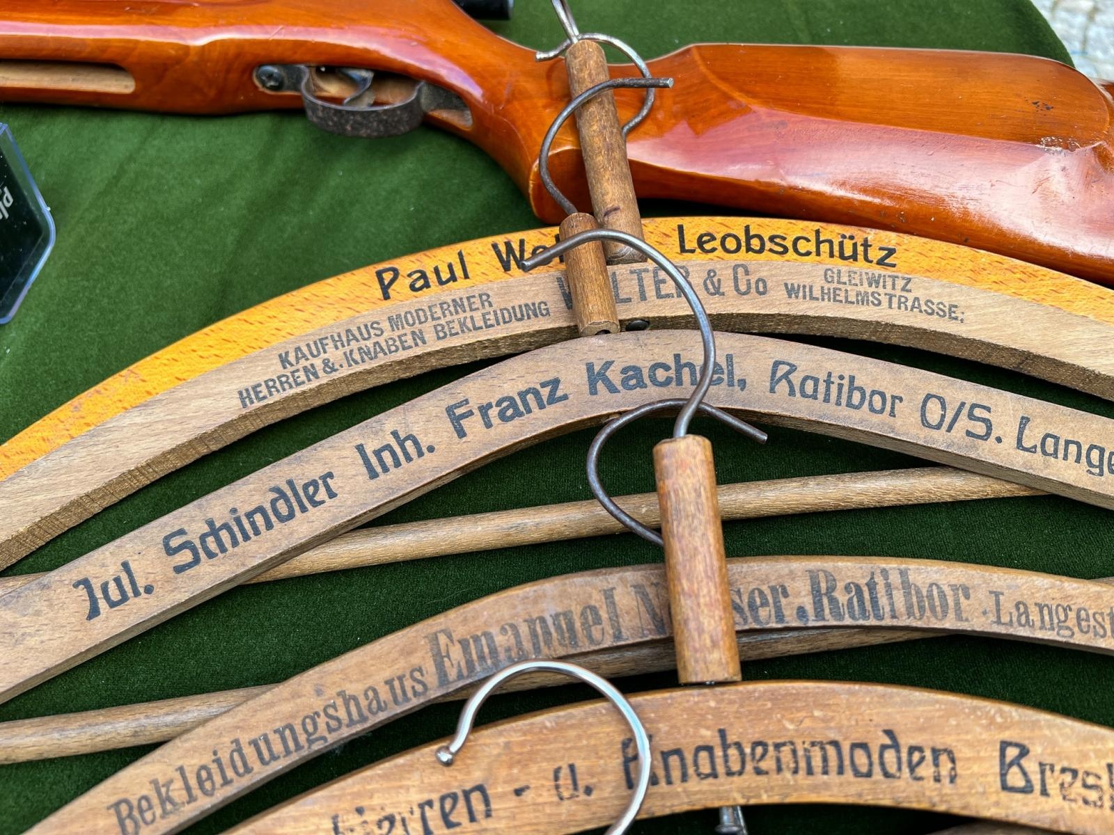 Zdjęcie w galerii na portalu naszraciborz.pl: Ciekawostki listopadowego targu staroci w Raciborzu wiadomości z regionu