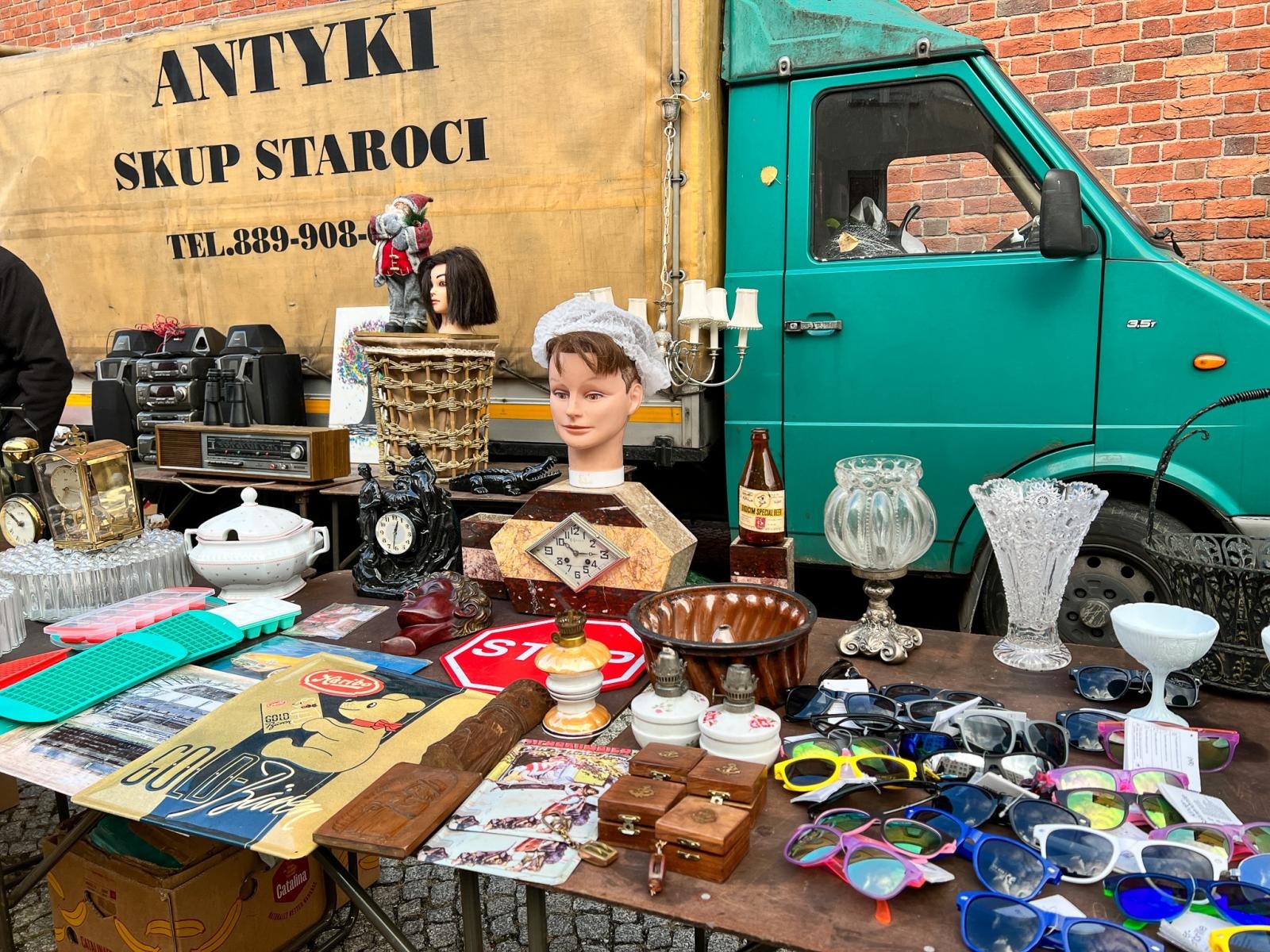 Zdjęcie w galerii na portalu naszraciborz.pl: Ciekawostki listopadowego targu staroci w Raciborzu wiadomości z regionu