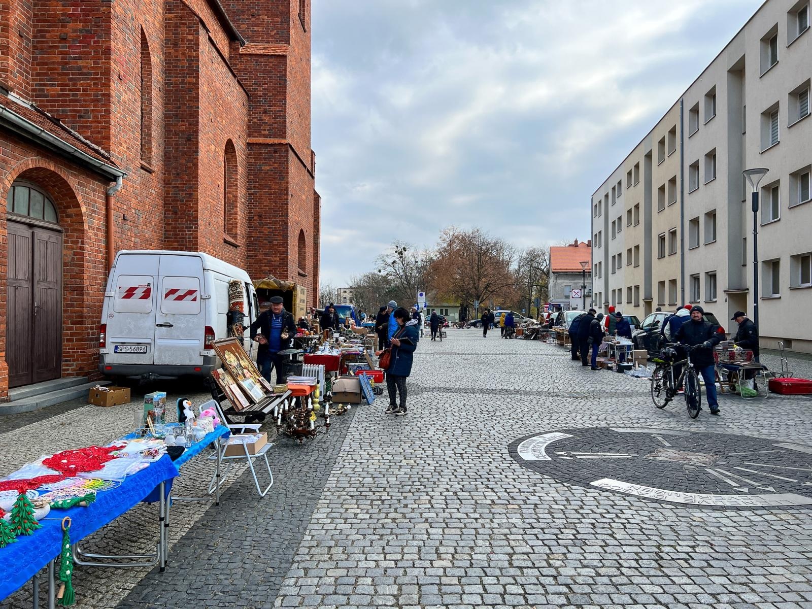 Zdjęcie w galerii na portalu naszraciborz.pl: Ciekawostki listopadowego targu staroci w Raciborzu wiadomości z regionu