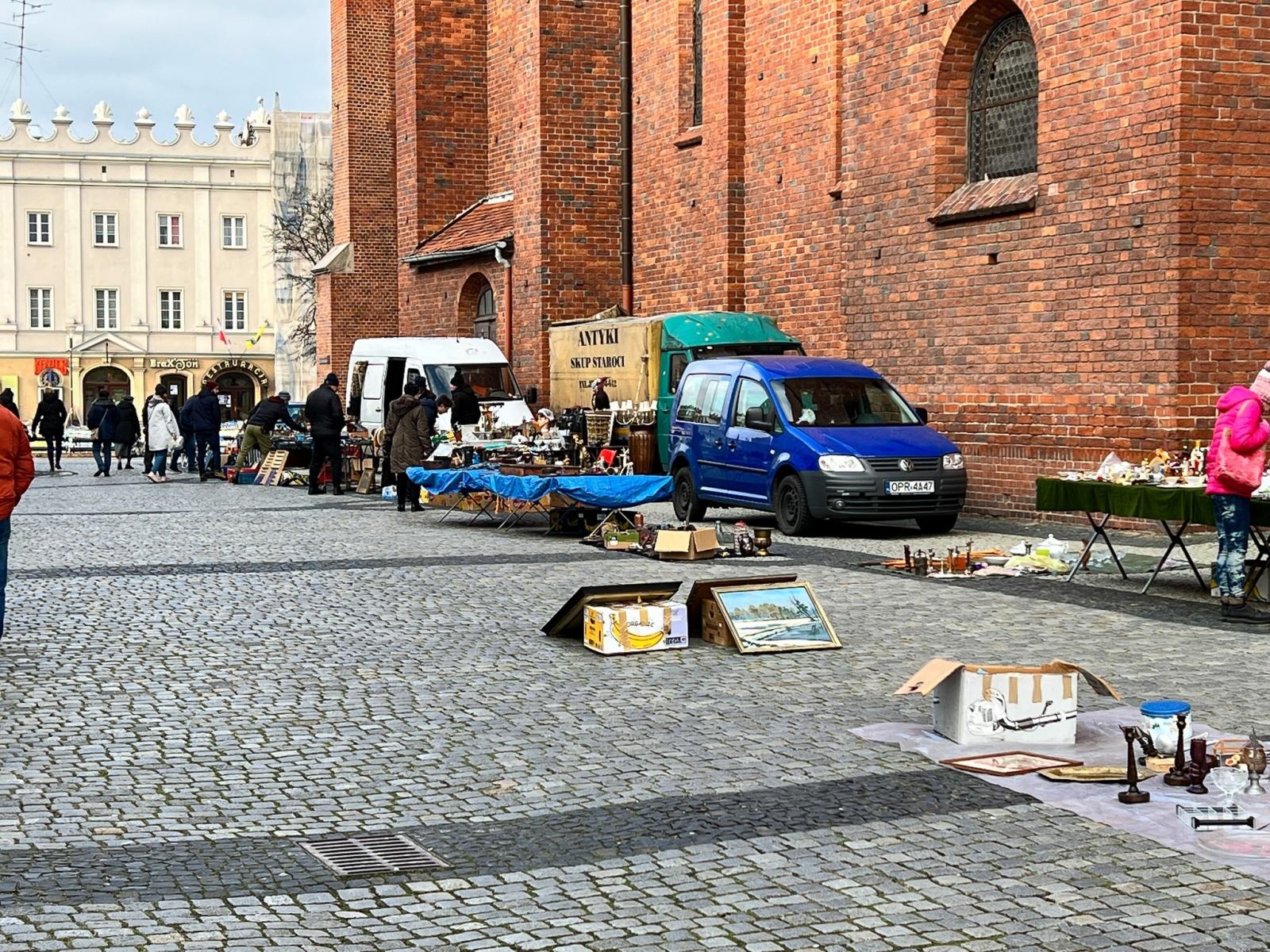 Zdjęcie w galerii na portalu naszraciborz.pl: Ciekawostki listopadowego targu staroci w Raciborzu wiadomości z regionu