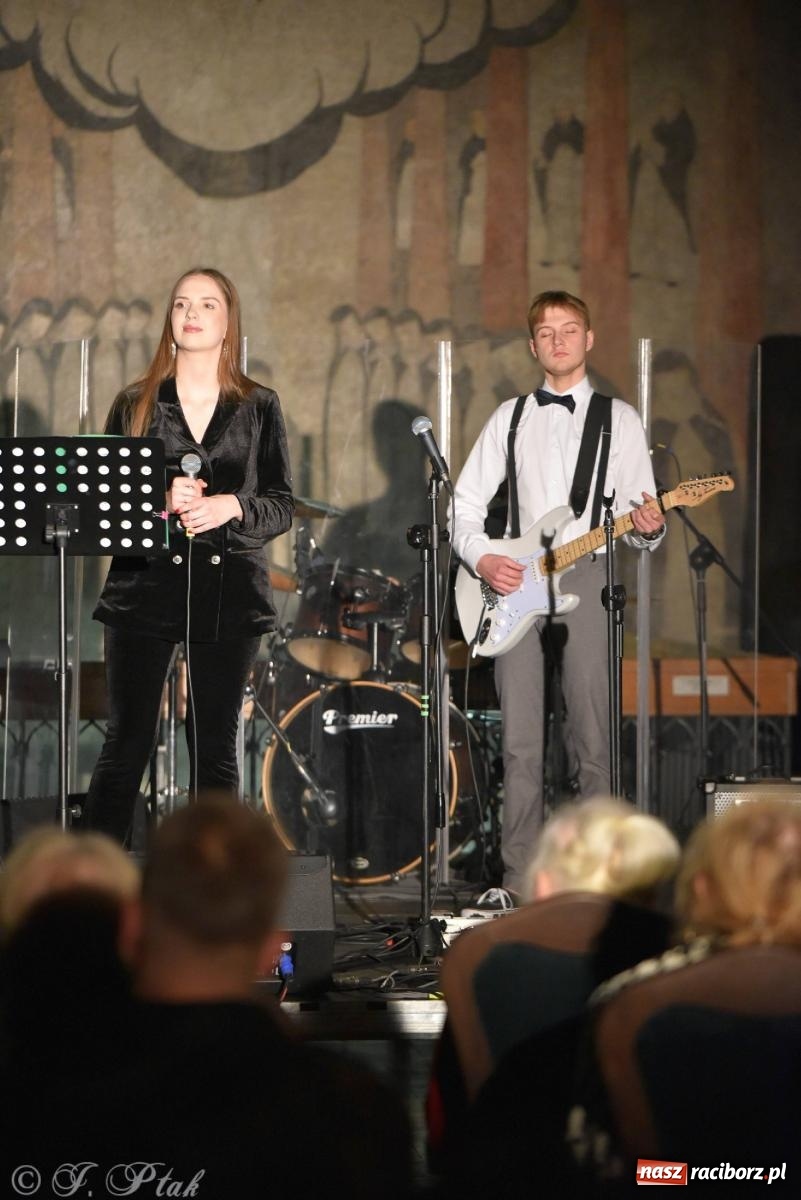 Zdjęcie w galerii na portalu naszraciborz.pl: Sobotni muzyczny wieczór w Muzeum z Aleksandrą Figurniak [FOTO i WIDEO] wiadomości z regionu