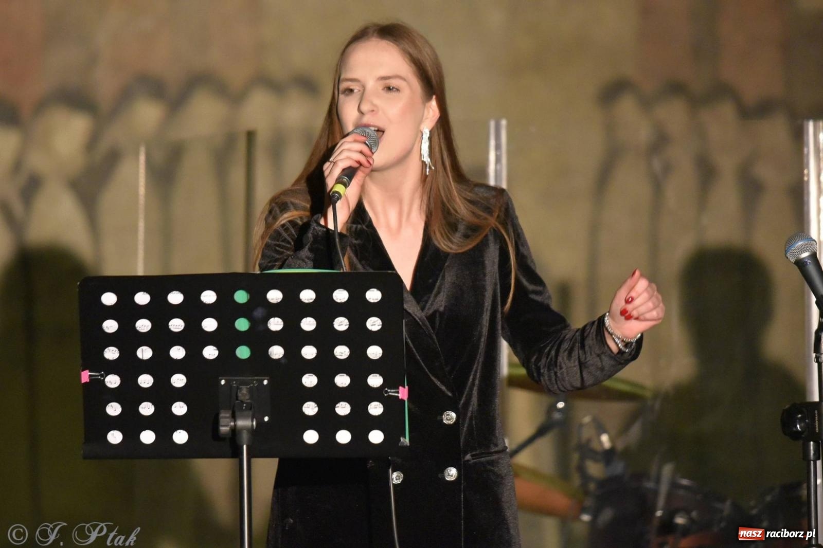 Zdjęcie w galerii na portalu naszraciborz.pl: Sobotni muzyczny wieczór w Muzeum z Aleksandrą Figurniak [FOTO i WIDEO] wiadomości z regionu