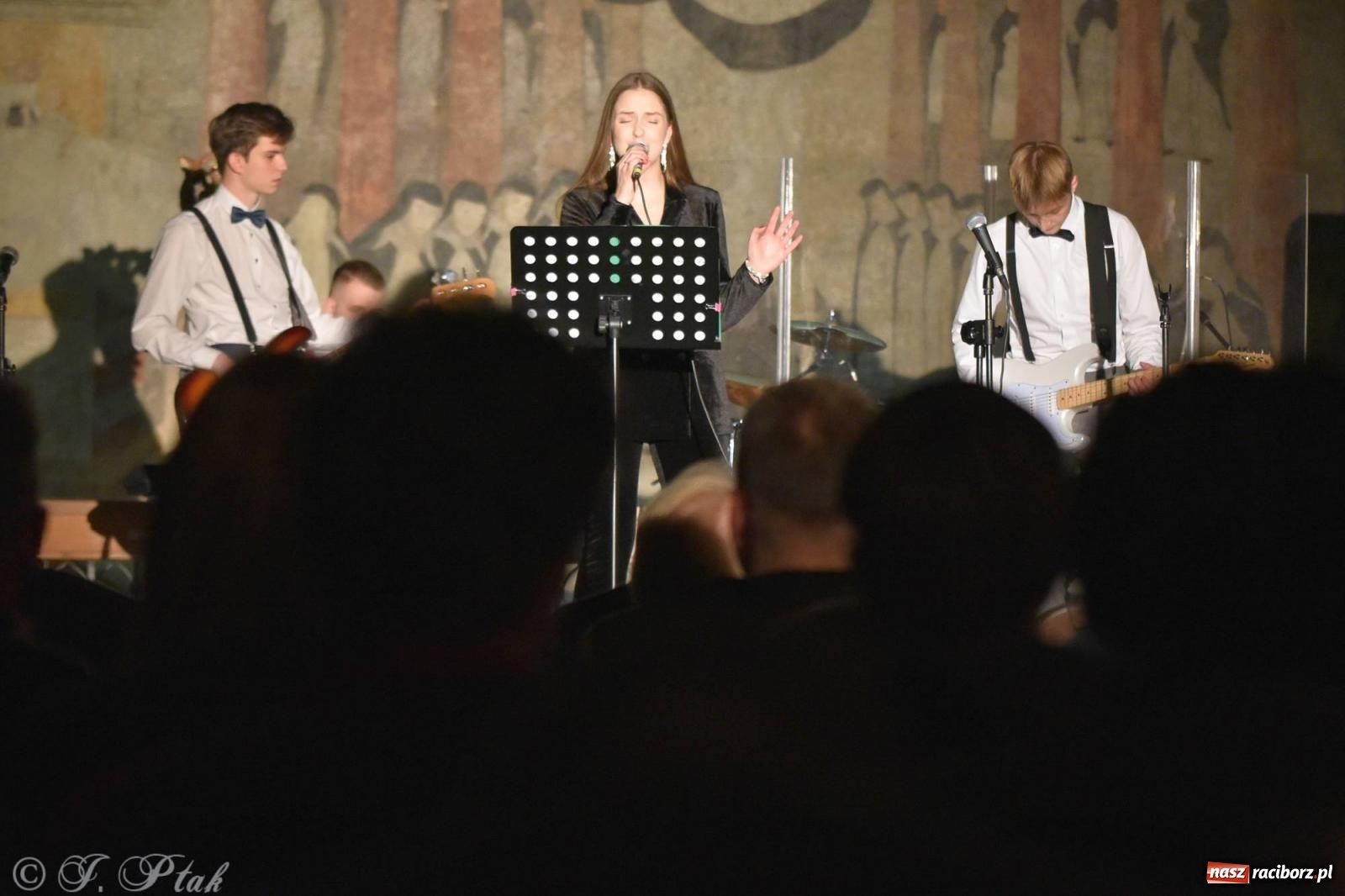 Zdjęcie w galerii na portalu naszraciborz.pl: Sobotni muzyczny wieczór w Muzeum z Aleksandrą Figurniak [FOTO i WIDEO] wiadomości z regionu