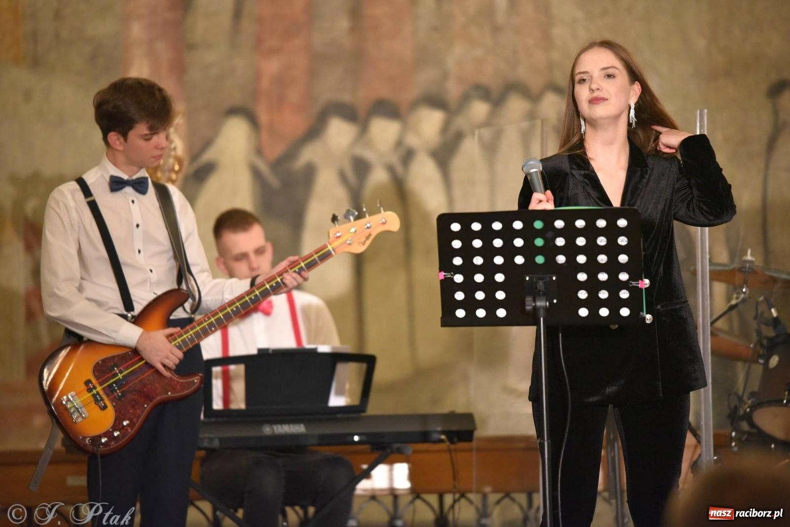 Zdjęcie w galerii na portalu naszraciborz.pl: Sobotni muzyczny wieczór w Muzeum z Aleksandrą Figurniak [FOTO i WIDEO] wiadomości z regionu