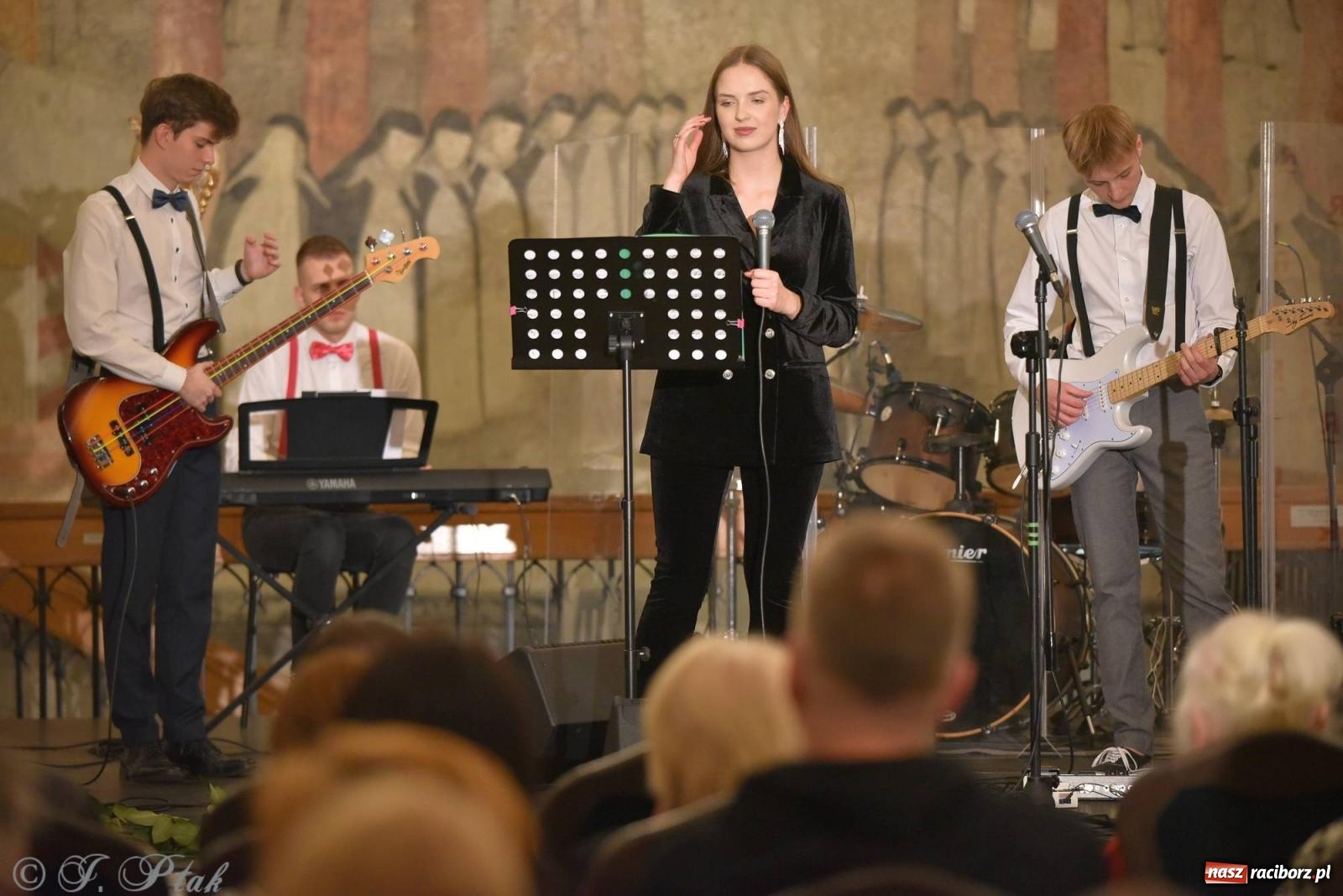 Zdjęcie w galerii na portalu naszraciborz.pl: Sobotni muzyczny wieczór w Muzeum z Aleksandrą Figurniak [FOTO i WIDEO] wiadomości z regionu