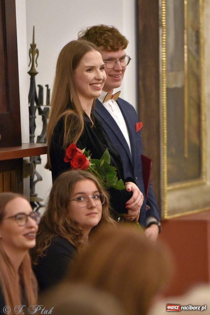 Zdjęcie w galerii na portalu naszraciborz.pl: Sobotni muzyczny wieczór w Muzeum z Aleksandrą Figurniak [FOTO i WIDEO] wiadomości z regionu
