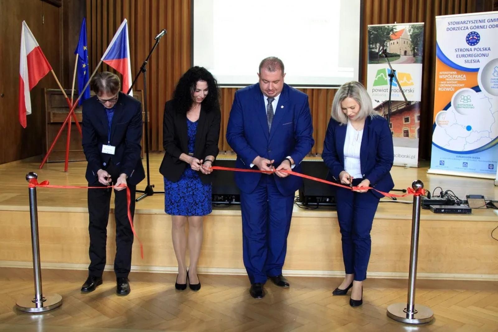 Zdjęcie w galerii na portalu naszraciborz.pl: Otwarty ogród - zielona oaza spotkań, nauki, sztuki i relaksu w I LO [WIDEO] wiadomości z regionu