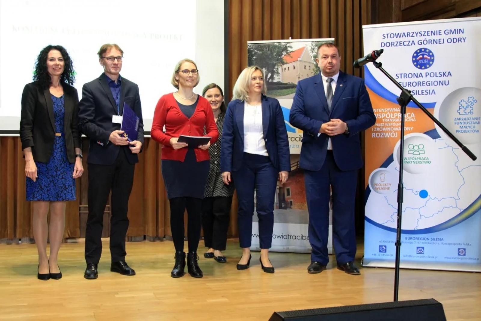 Zdjęcie w galerii na portalu naszraciborz.pl: Otwarty ogród - zielona oaza spotkań, nauki, sztuki i relaksu w I LO [WIDEO] wiadomości z regionu