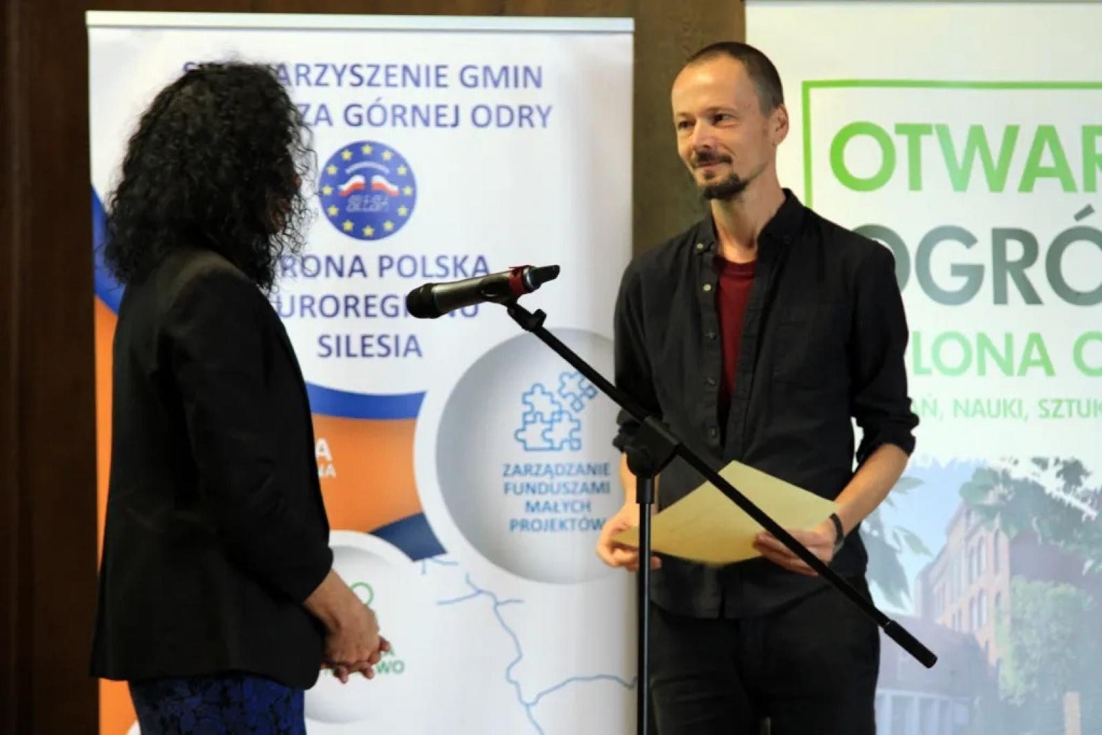 Zdjęcie w galerii na portalu naszraciborz.pl: Otwarty ogród - zielona oaza spotkań, nauki, sztuki i relaksu w I LO [WIDEO] wiadomości z regionu