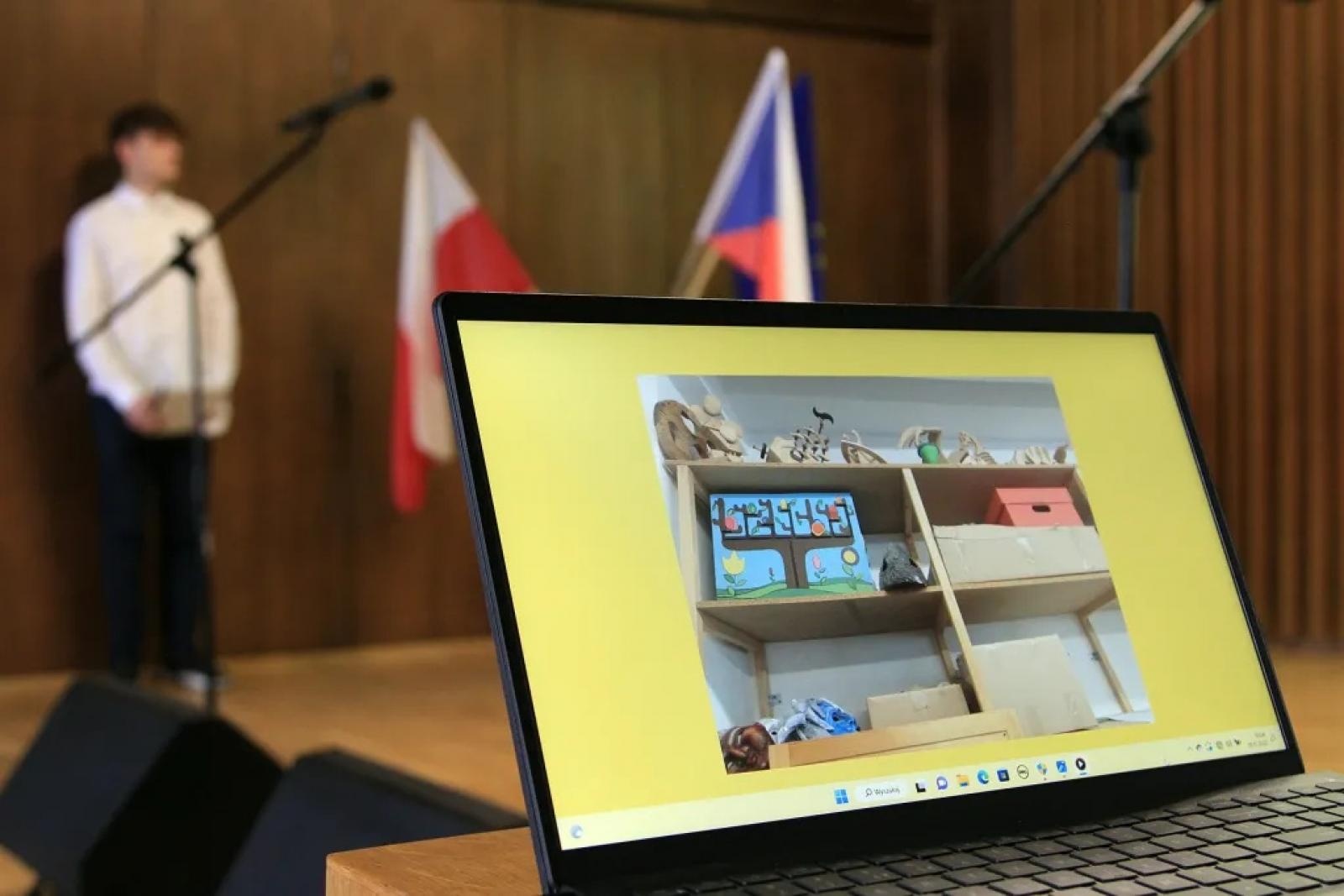 Zdjęcie w galerii na portalu naszraciborz.pl: Otwarty ogród - zielona oaza spotkań, nauki, sztuki i relaksu w I LO [WIDEO] wiadomości z regionu