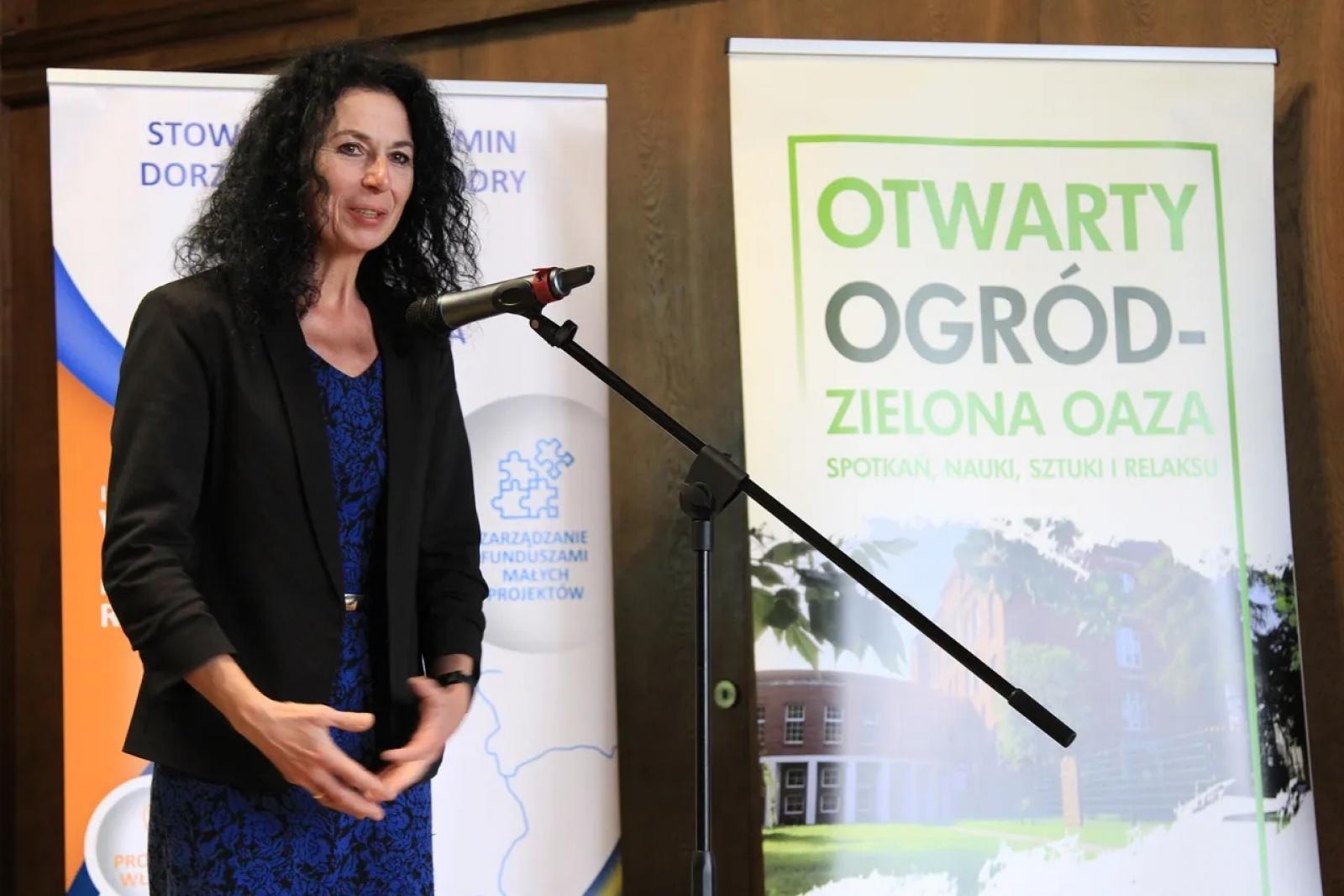 Zdjęcie w galerii na portalu naszraciborz.pl: Otwarty ogród - zielona oaza spotkań, nauki, sztuki i relaksu w I LO [WIDEO] wiadomości z regionu