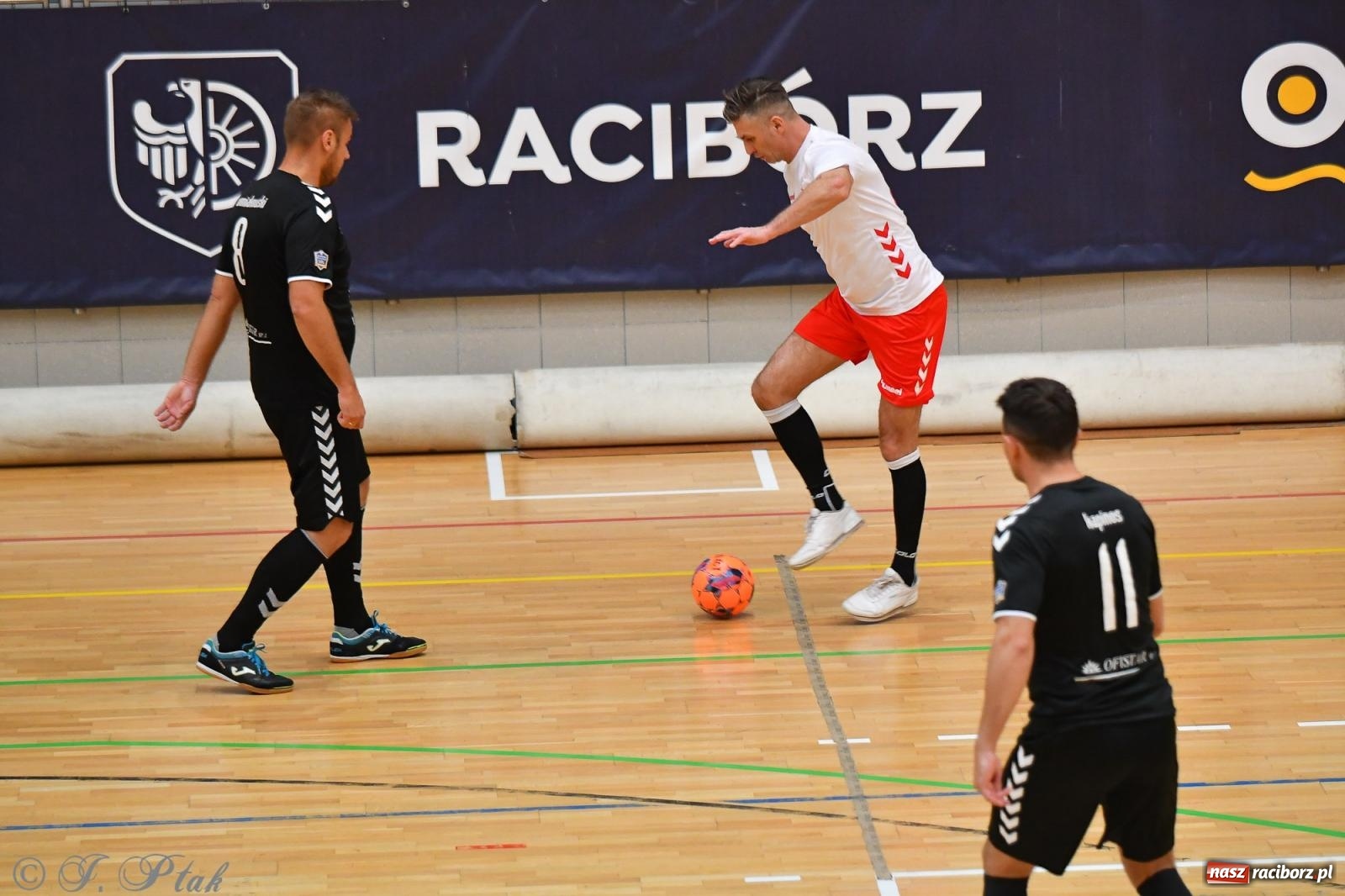 Zdjęcie w galerii na portalu naszraciborz.pl: Halowe emocje na start. Wróciły rozgrywki HLPN [FOTO i WYNIKI] wiadomości z regionu