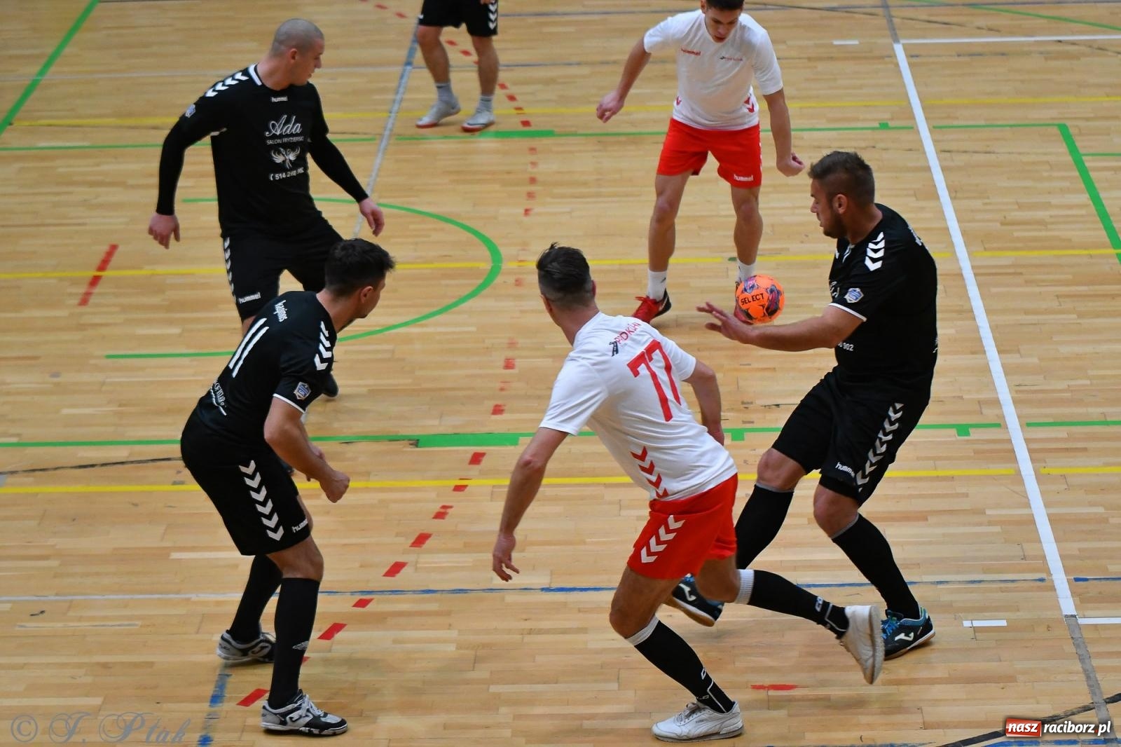 Zdjęcie w galerii na portalu naszraciborz.pl: Halowe emocje na start. Wróciły rozgrywki HLPN [FOTO i WYNIKI] wiadomości z regionu