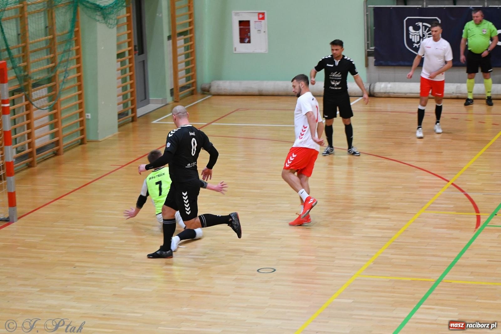 Zdjęcie w galerii na portalu naszraciborz.pl: Halowe emocje na start. Wróciły rozgrywki HLPN [FOTO i WYNIKI] wiadomości z regionu