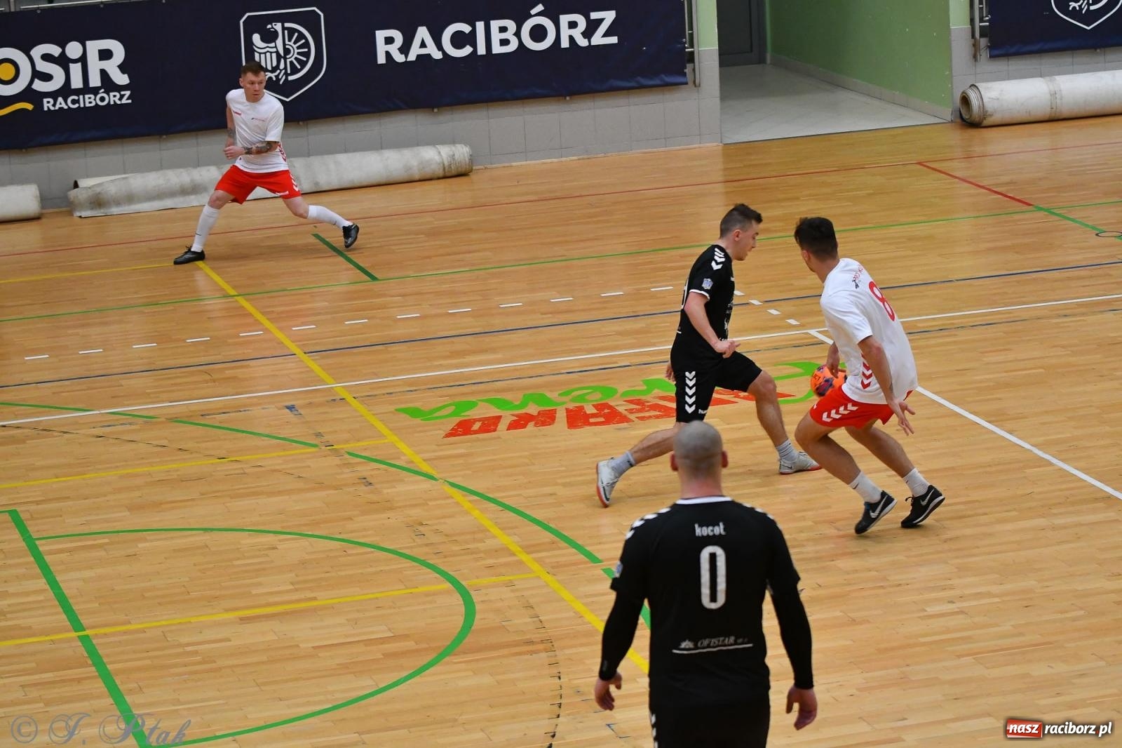 Zdjęcie w galerii na portalu naszraciborz.pl: Halowe emocje na start. Wróciły rozgrywki HLPN [FOTO i WYNIKI] wiadomości z regionu