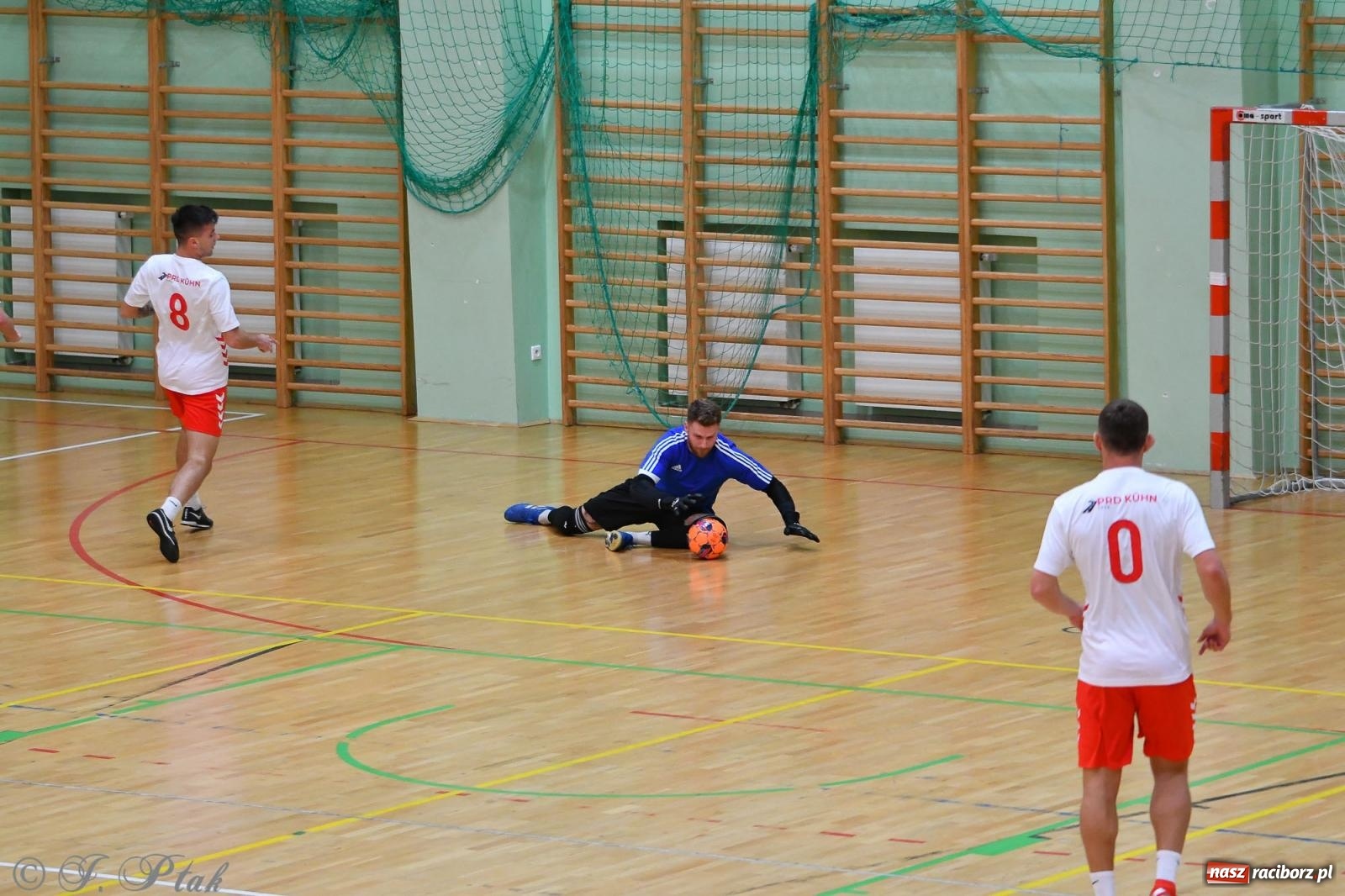 Zdjęcie w galerii na portalu naszraciborz.pl: Halowe emocje na start. Wróciły rozgrywki HLPN [FOTO i WYNIKI] wiadomości z regionu
