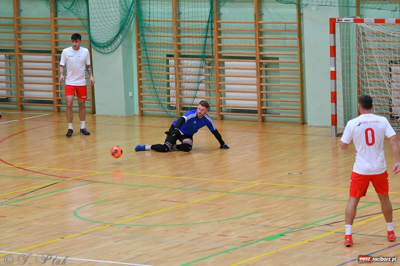Zdjęcie w galerii na portalu naszraciborz.pl: Halowe emocje na start. Wróciły rozgrywki HLPN [FOTO i WYNIKI] wiadomości z regionu