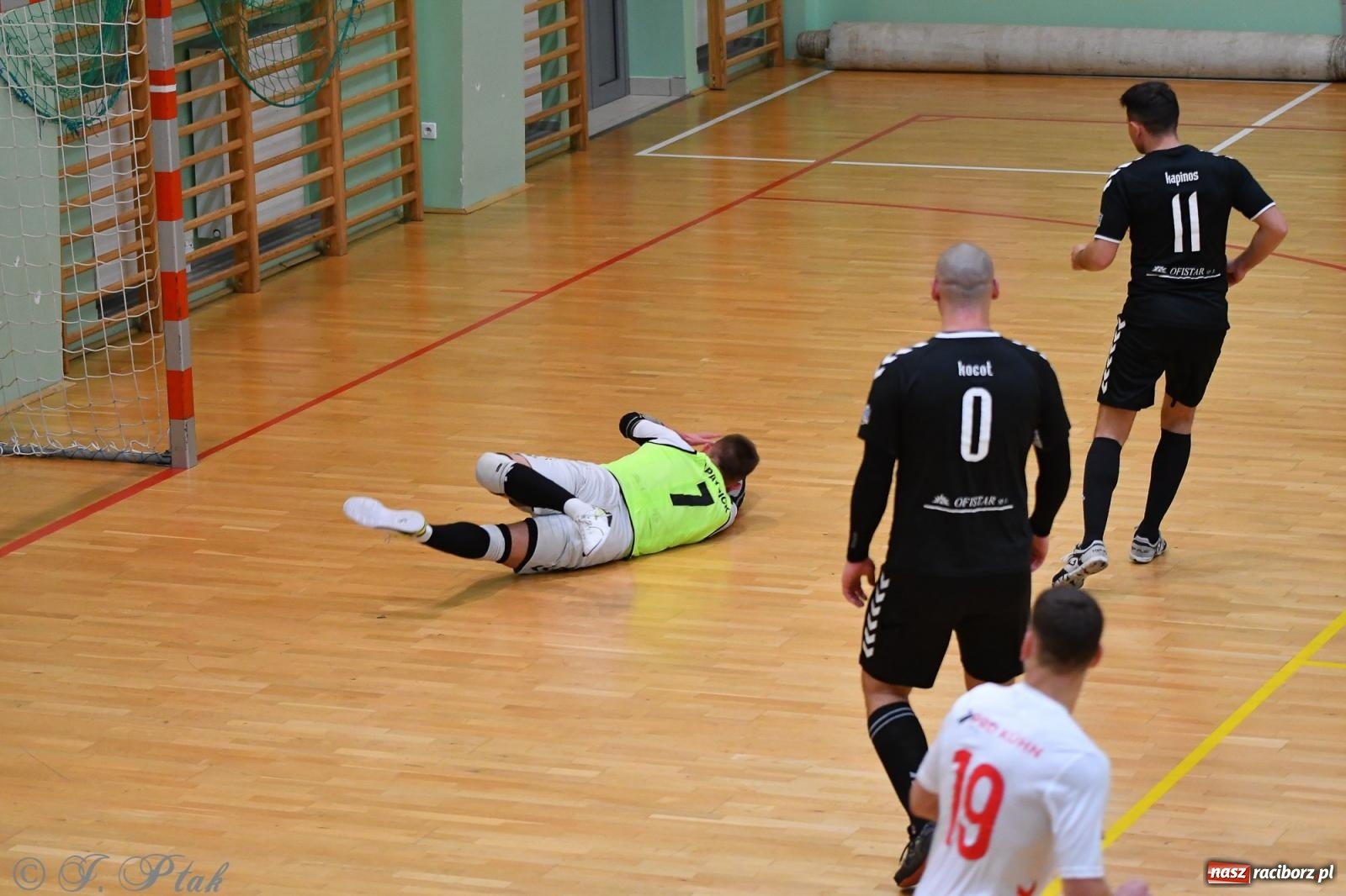 Zdjęcie w galerii na portalu naszraciborz.pl: Halowe emocje na start. Wróciły rozgrywki HLPN [FOTO i WYNIKI] wiadomości z regionu