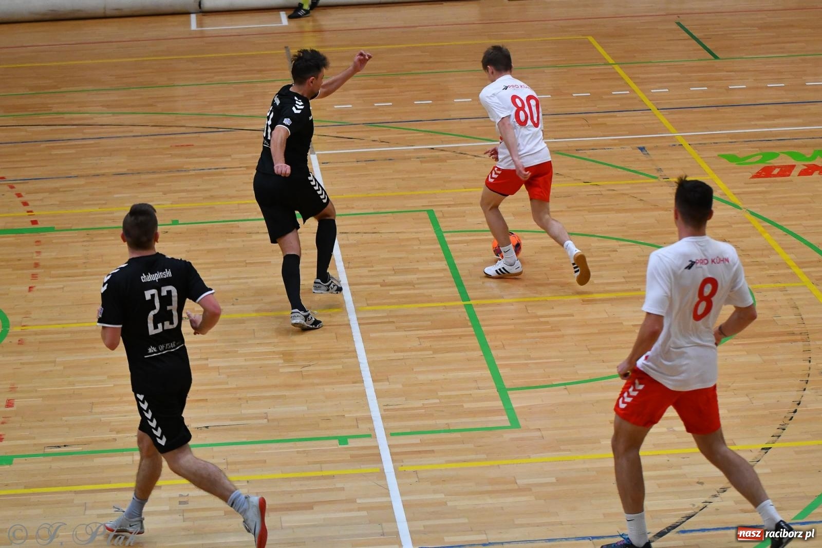 Zdjęcie w galerii na portalu naszraciborz.pl: Halowe emocje na start. Wróciły rozgrywki HLPN [FOTO i WYNIKI] wiadomości z regionu