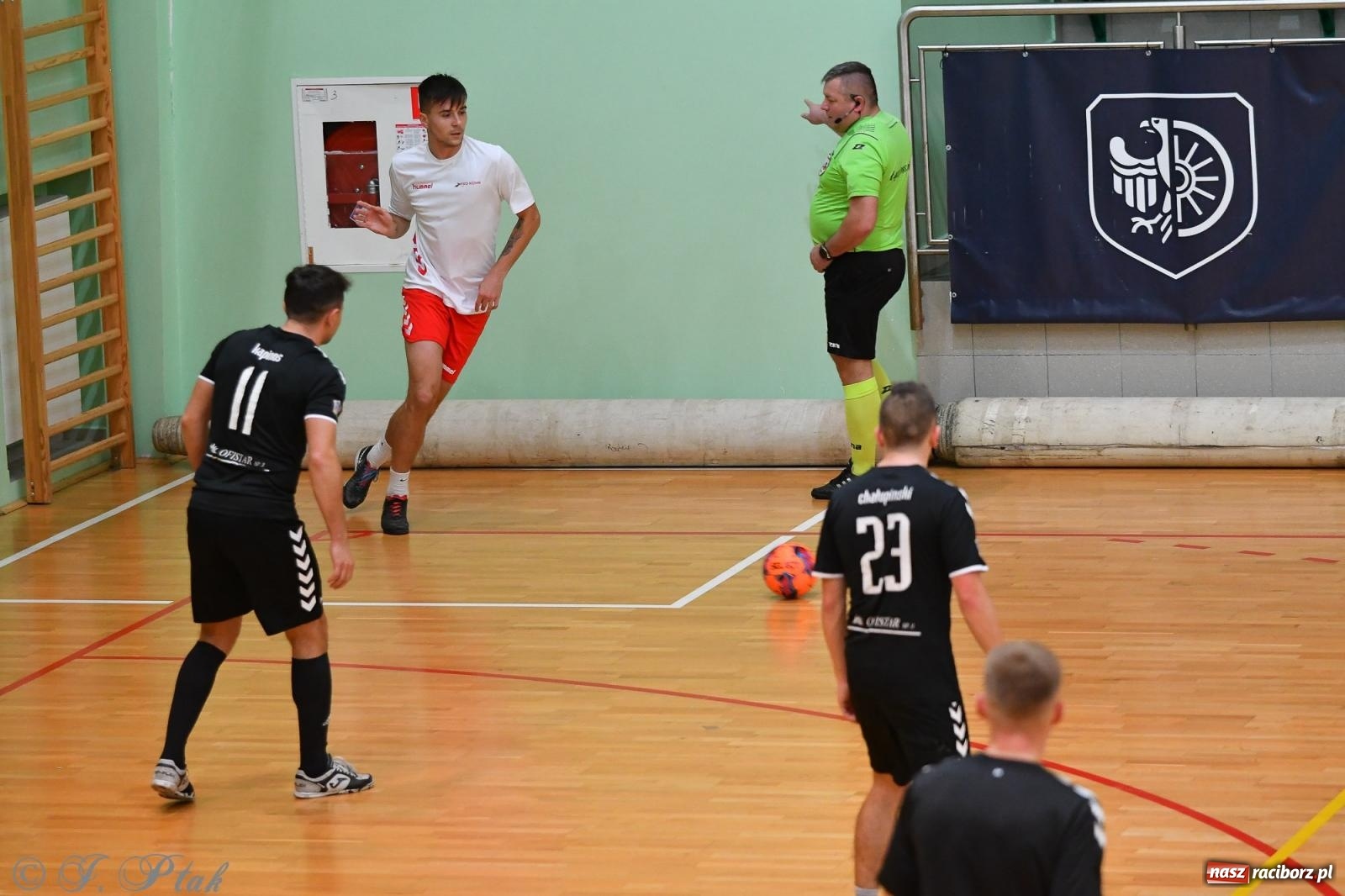 Zdjęcie w galerii na portalu naszraciborz.pl: Halowe emocje na start. Wróciły rozgrywki HLPN [FOTO i WYNIKI] wiadomości z regionu