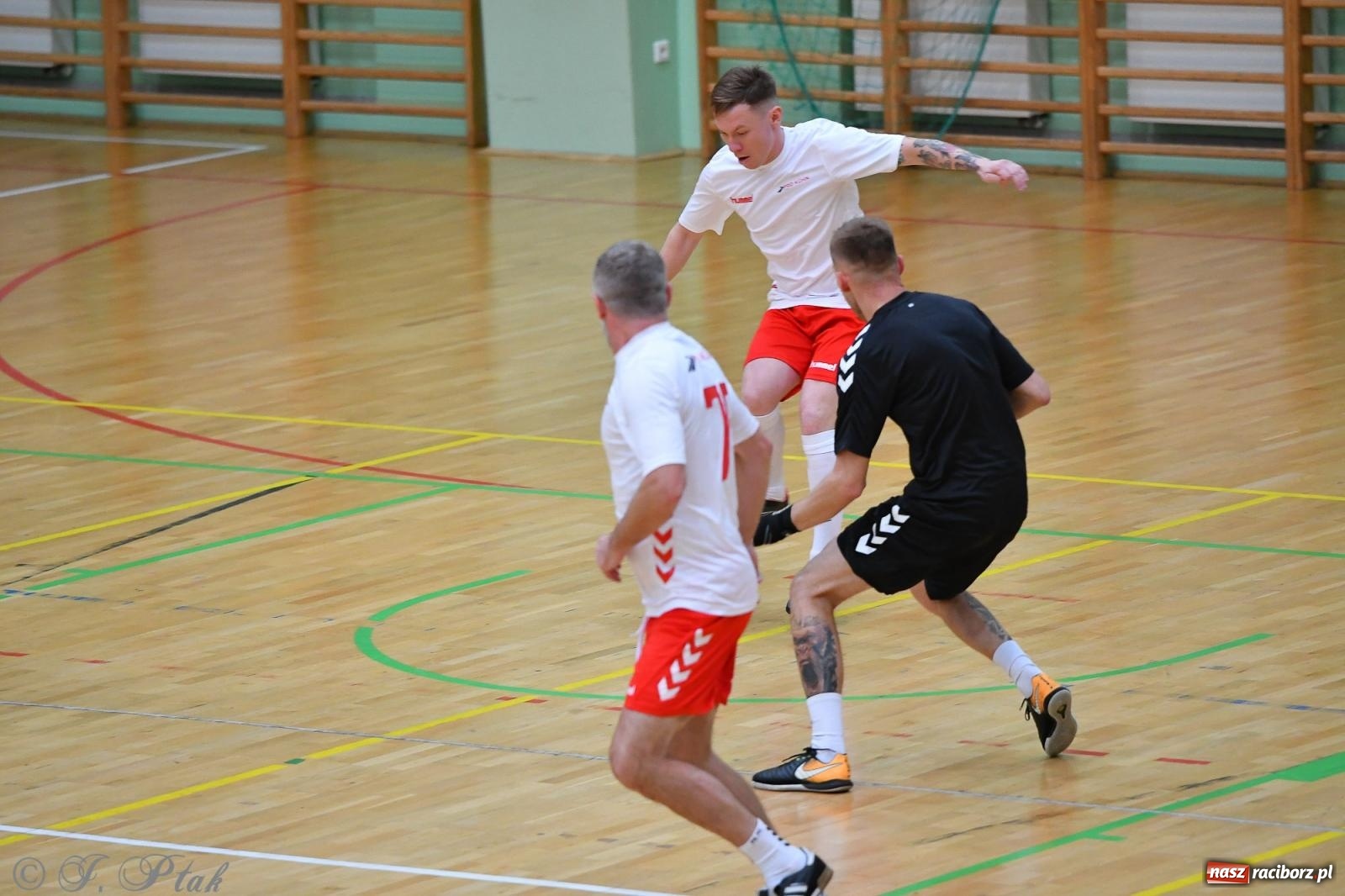 Zdjęcie w galerii na portalu naszraciborz.pl: Halowe emocje na start. Wróciły rozgrywki HLPN [FOTO i WYNIKI] wiadomości z regionu