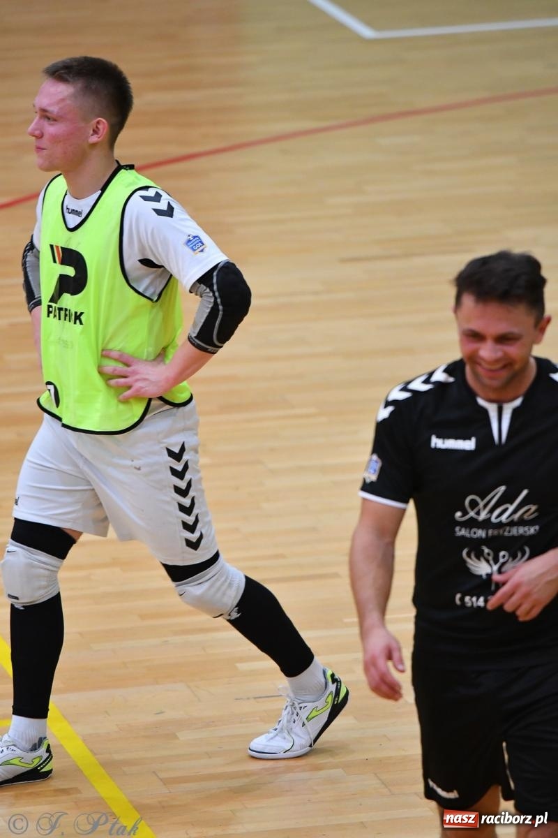 Zdjęcie w galerii na portalu naszraciborz.pl: Halowe emocje na start. Wróciły rozgrywki HLPN [FOTO i WYNIKI] wiadomości z regionu