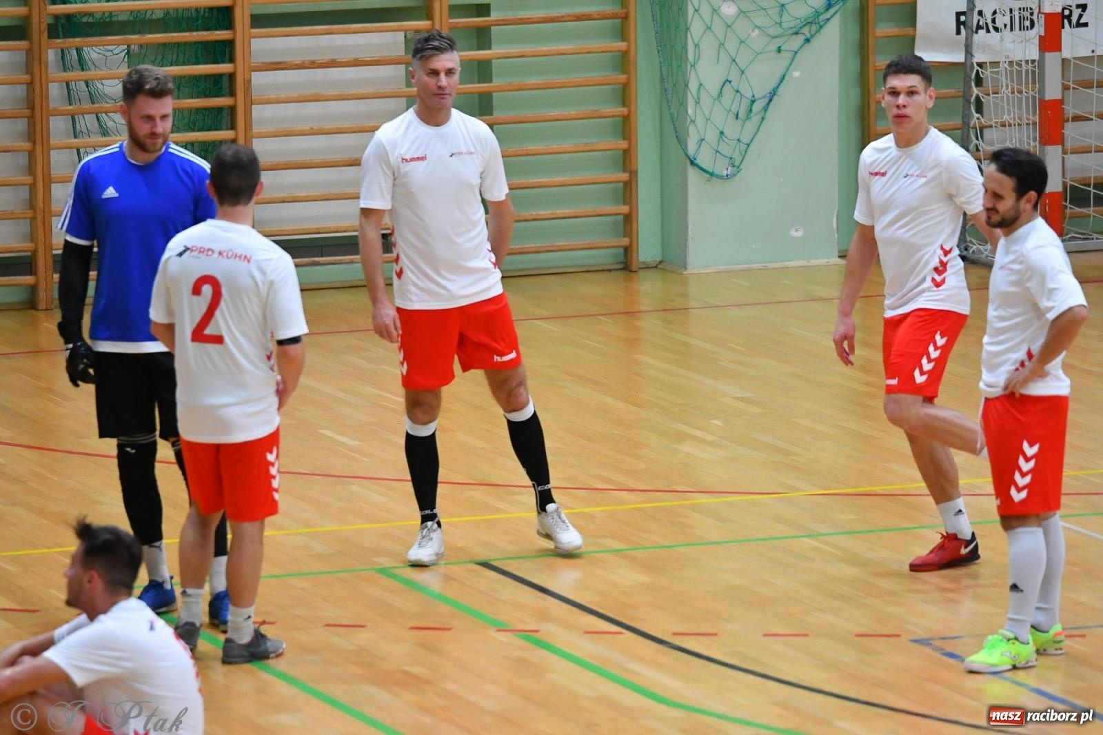 Zdjęcie w galerii na portalu naszraciborz.pl: Halowe emocje na start. Wróciły rozgrywki HLPN [FOTO i WYNIKI] wiadomości z regionu