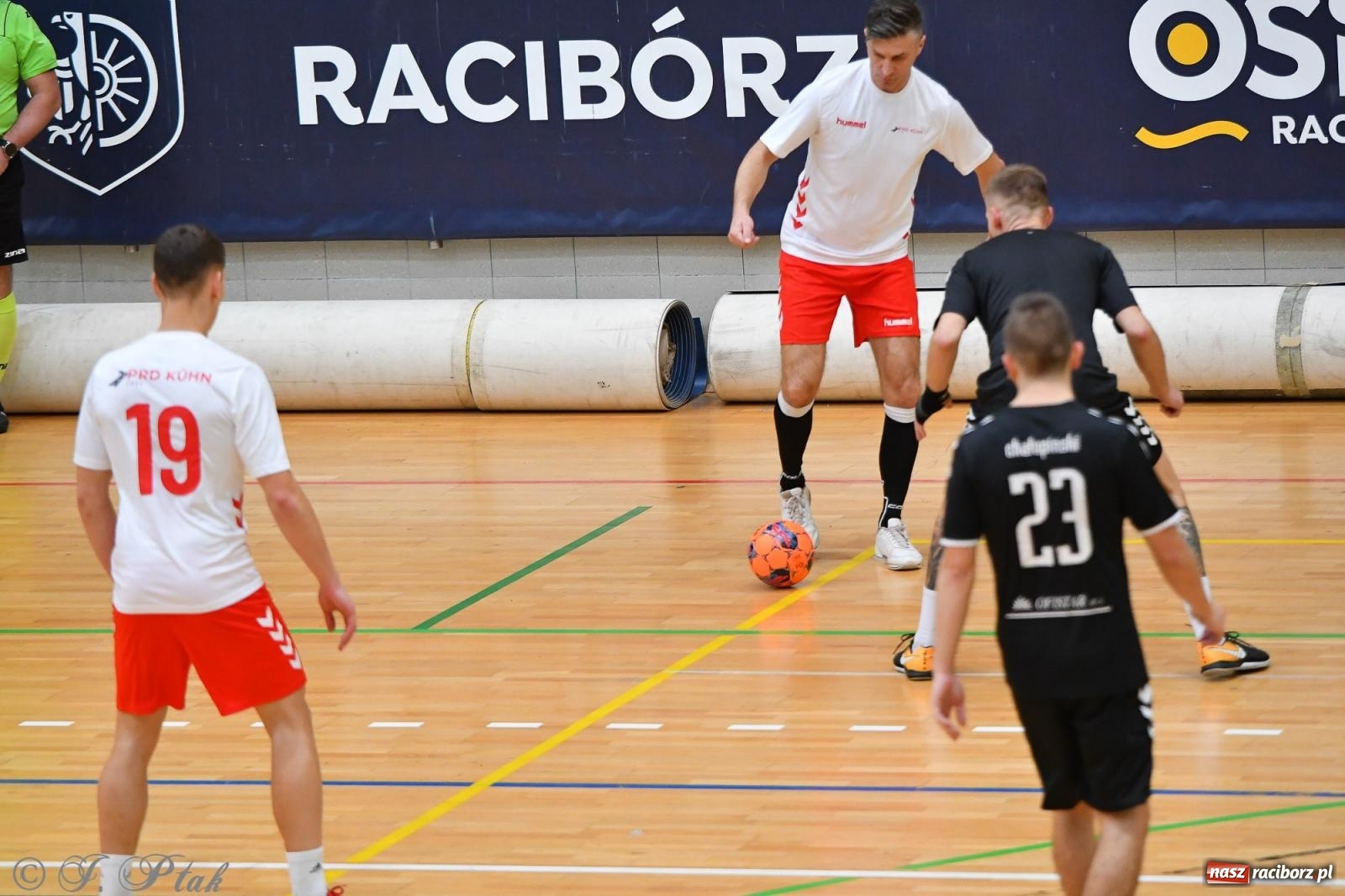 Zdjęcie w galerii na portalu naszraciborz.pl: Halowe emocje na start. Wróciły rozgrywki HLPN [FOTO i WYNIKI] wiadomości z regionu