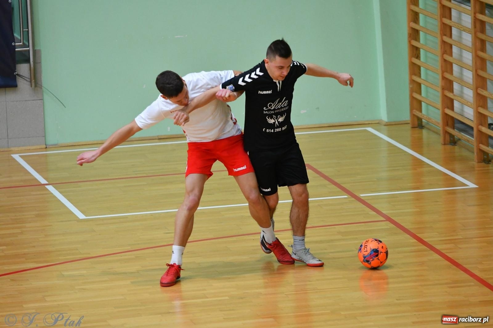 Zdjęcie w galerii na portalu naszraciborz.pl: Halowe emocje na start. Wróciły rozgrywki HLPN [FOTO i WYNIKI] wiadomości z regionu