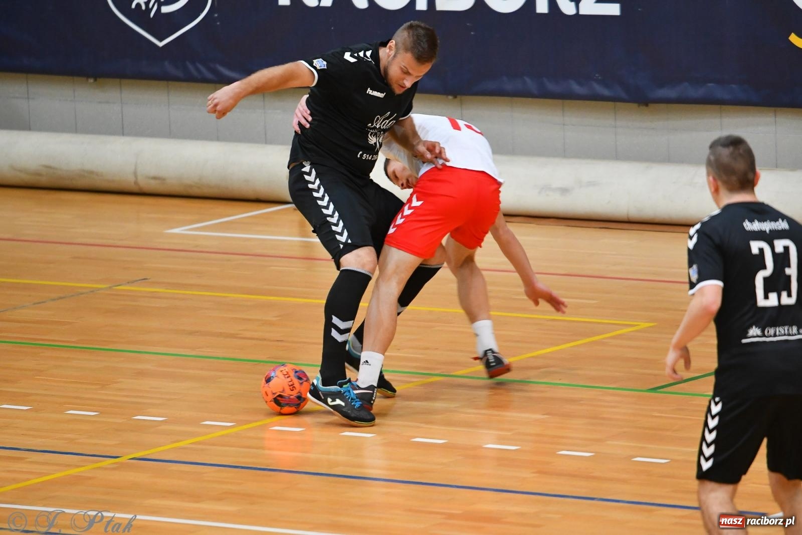 Zdjęcie w galerii na portalu naszraciborz.pl: Halowe emocje na start. Wróciły rozgrywki HLPN [FOTO i WYNIKI] wiadomości z regionu