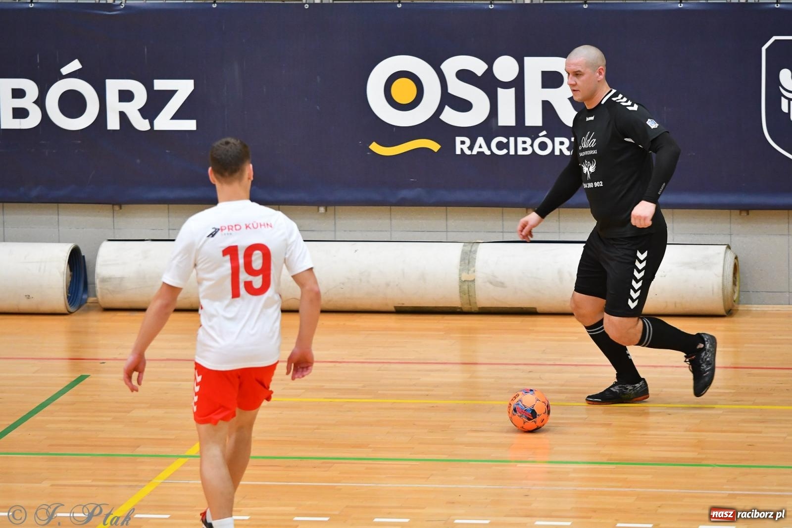 Zdjęcie w galerii na portalu naszraciborz.pl: Halowe emocje na start. Wróciły rozgrywki HLPN [FOTO i WYNIKI] wiadomości z regionu