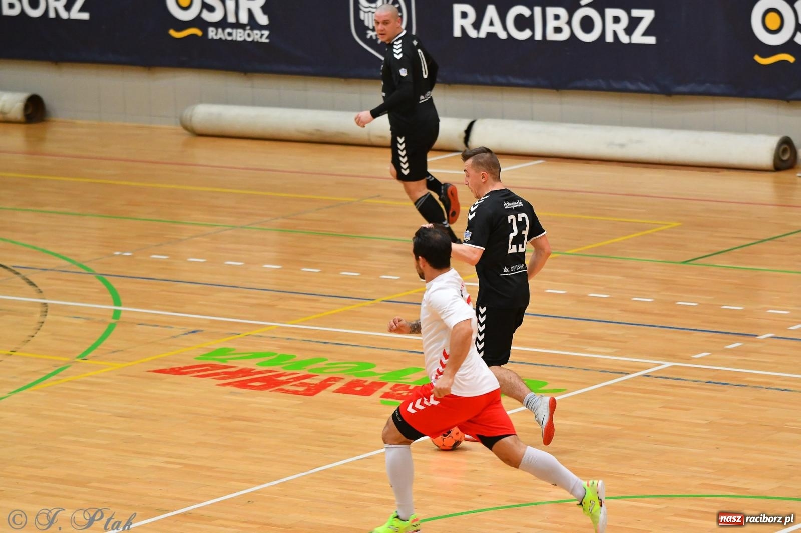 Zdjęcie w galerii na portalu naszraciborz.pl: Halowe emocje na start. Wróciły rozgrywki HLPN [FOTO i WYNIKI] wiadomości z regionu