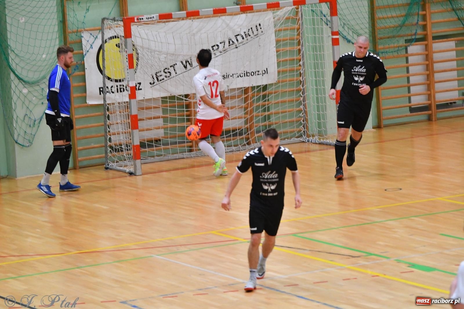 Zdjęcie w galerii na portalu naszraciborz.pl: Halowe emocje na start. Wróciły rozgrywki HLPN [FOTO i WYNIKI] wiadomości z regionu